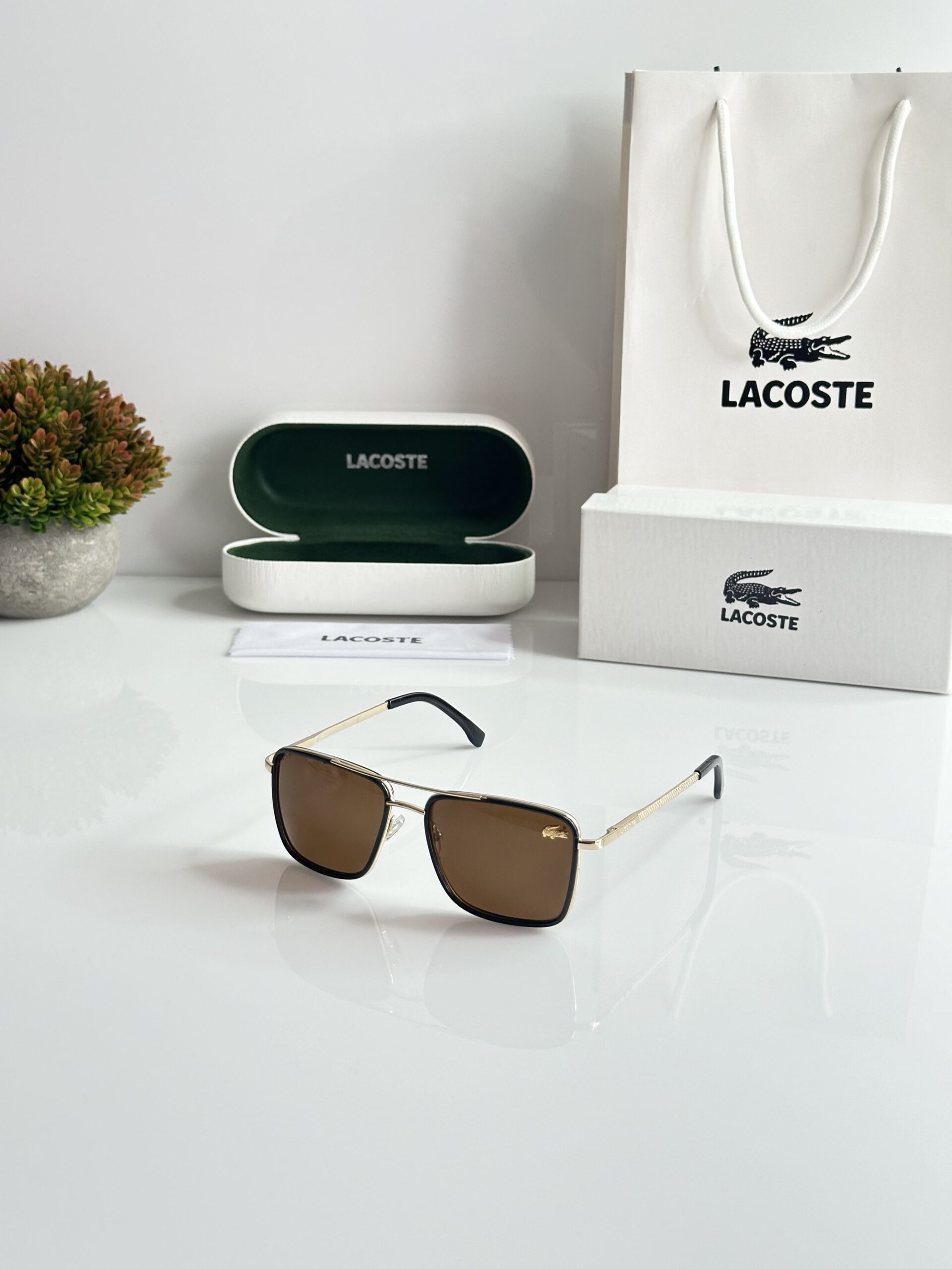 Lacoste_138_Gold_Brown