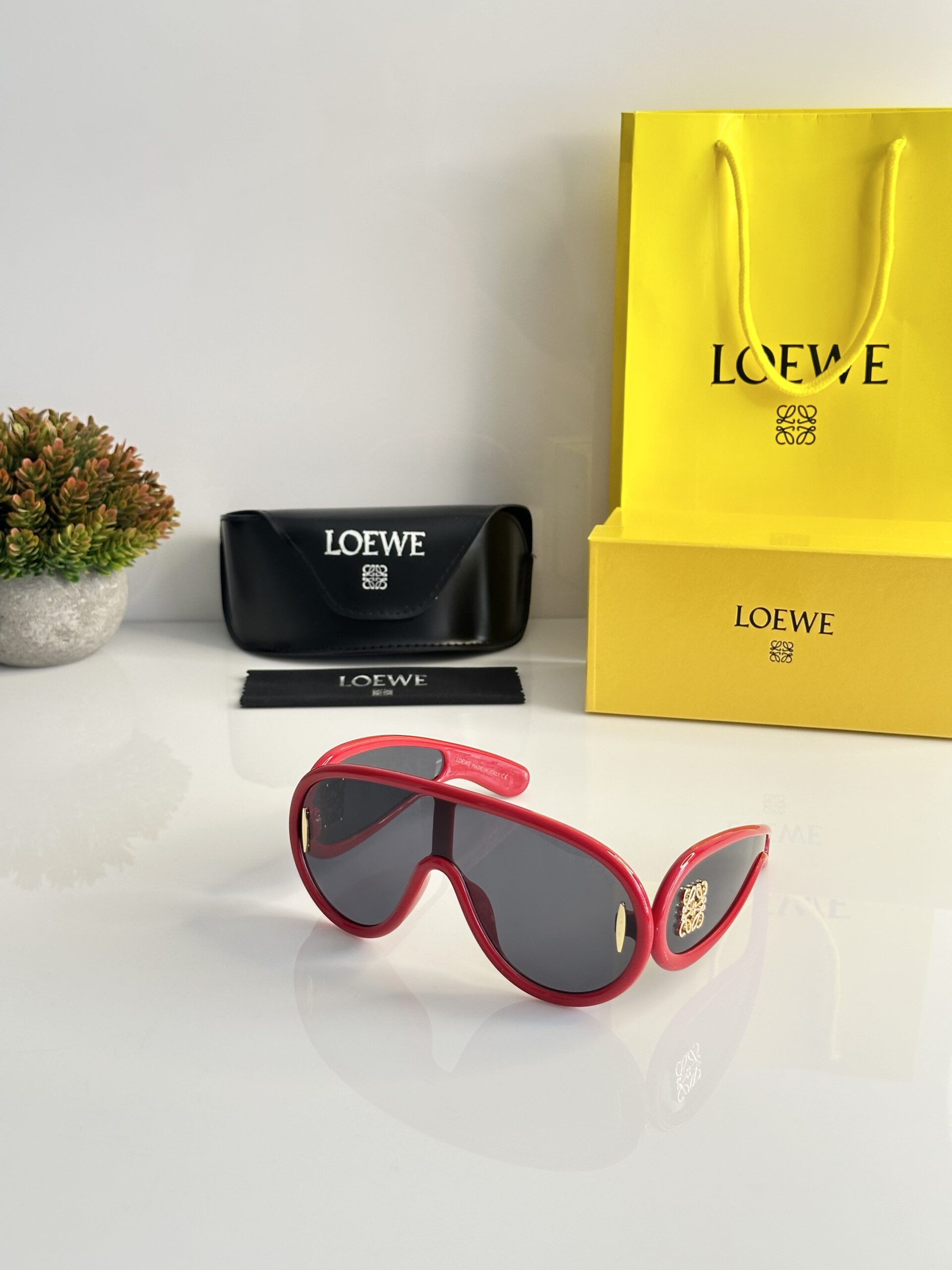 Loewe 23014 Red Black