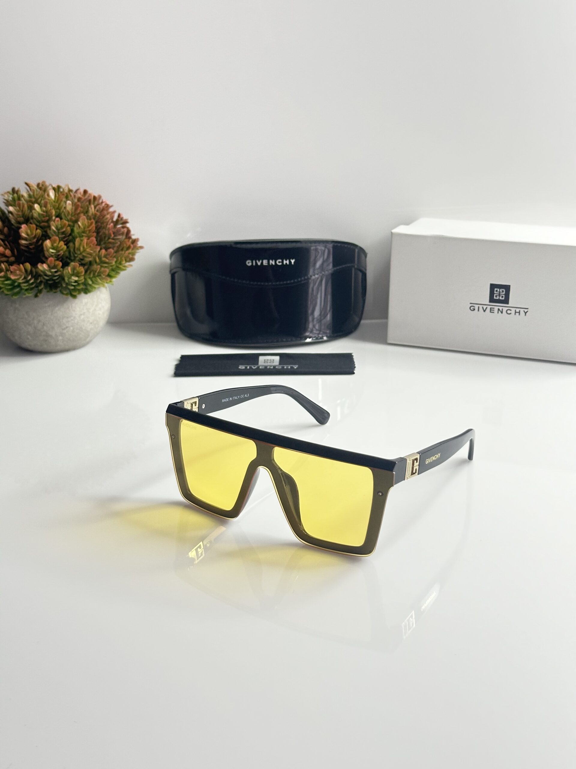 Givenchy 1661 Black Yellow