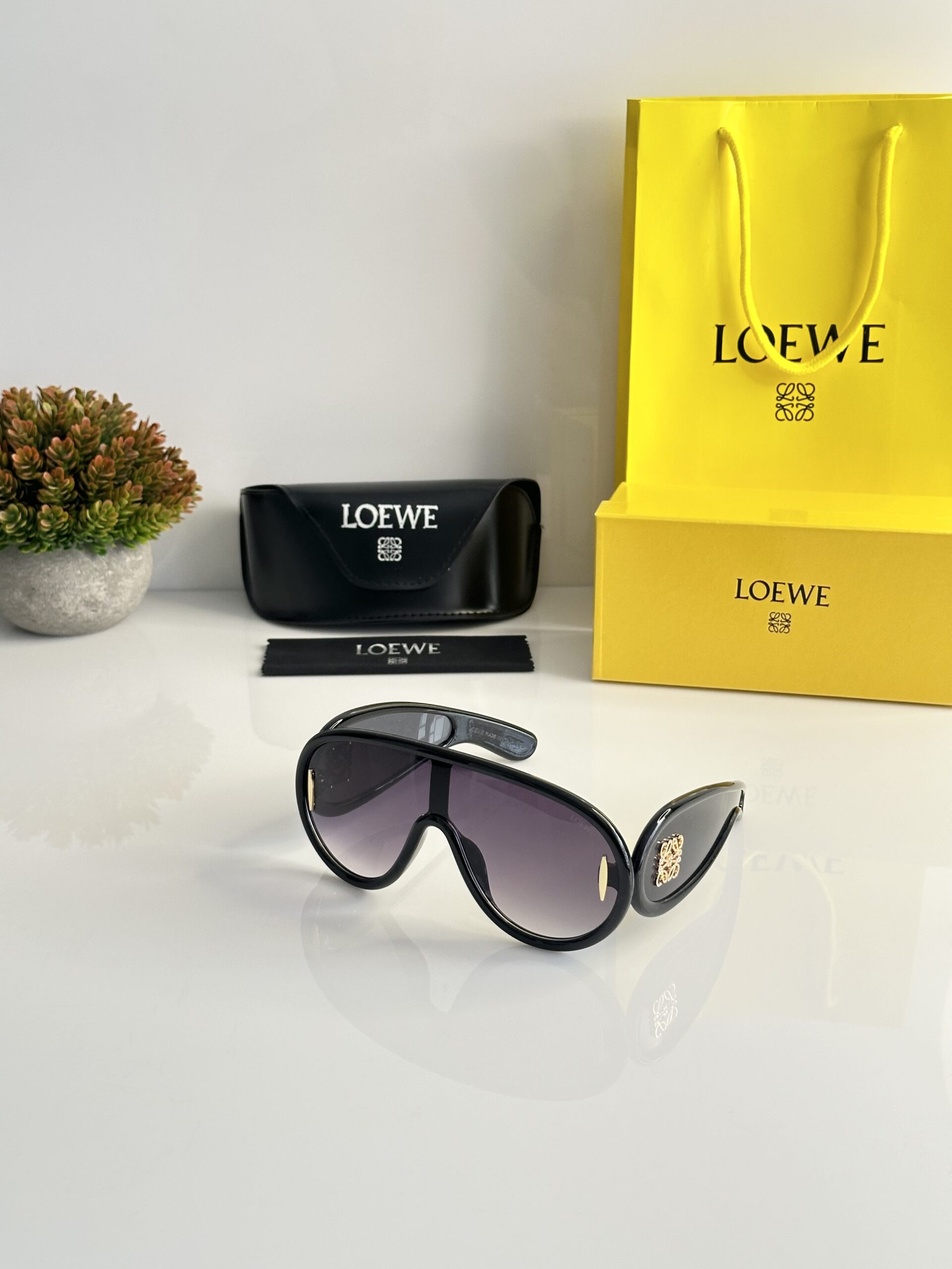 Loewe 23014 Shine Black