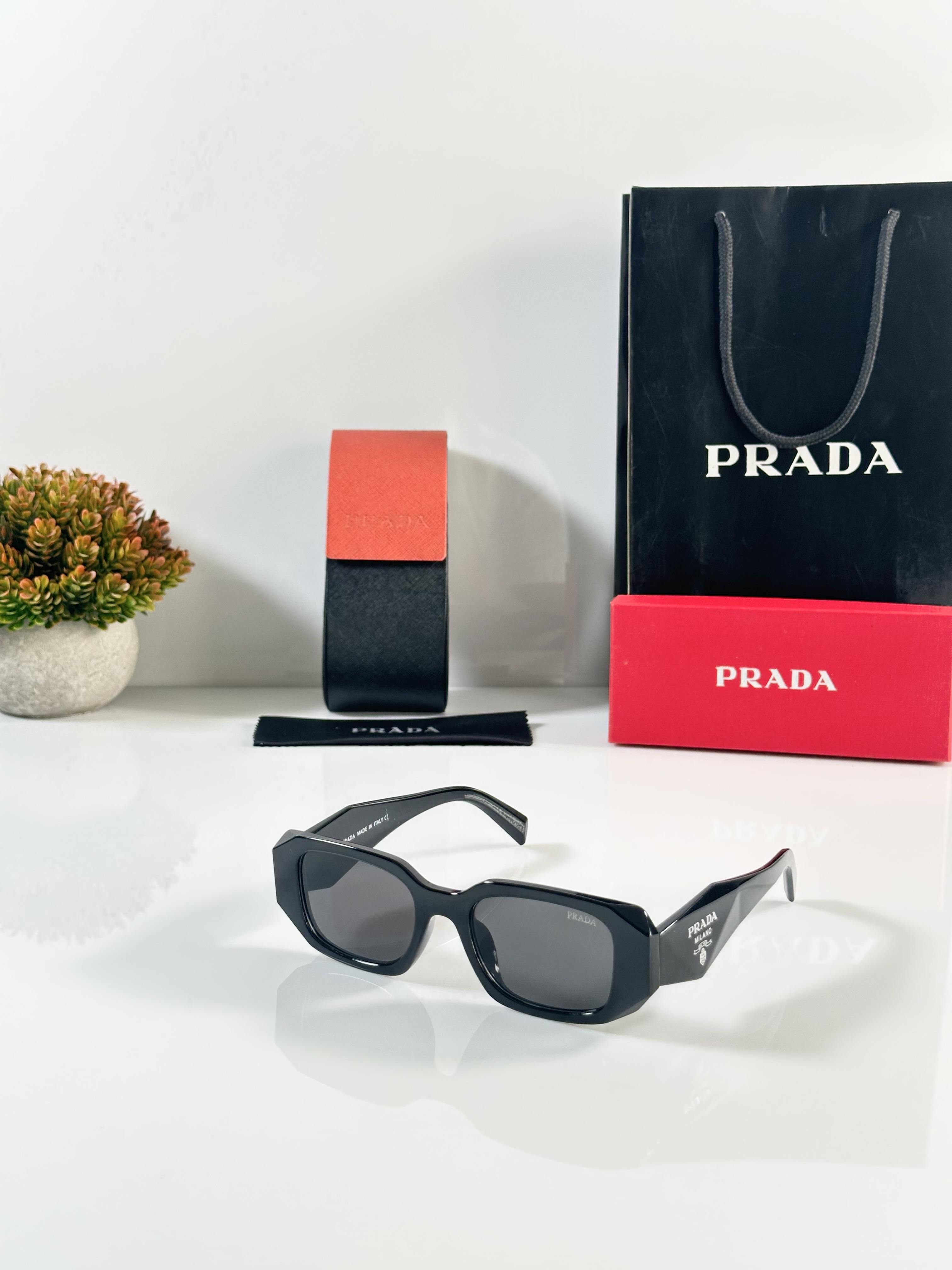 Prada_8679_Black