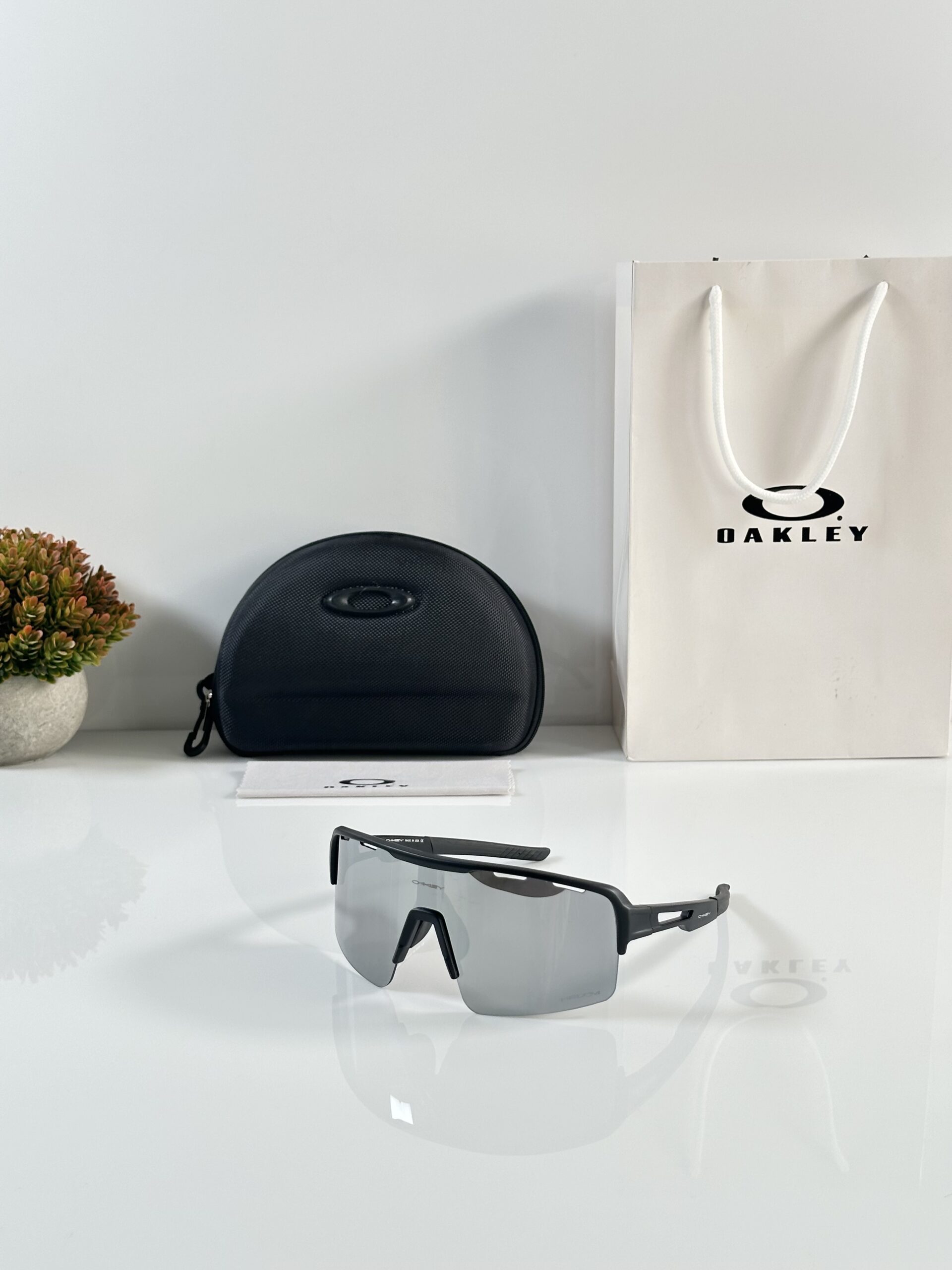 Oakley_8836_Black_Silver_Mercury