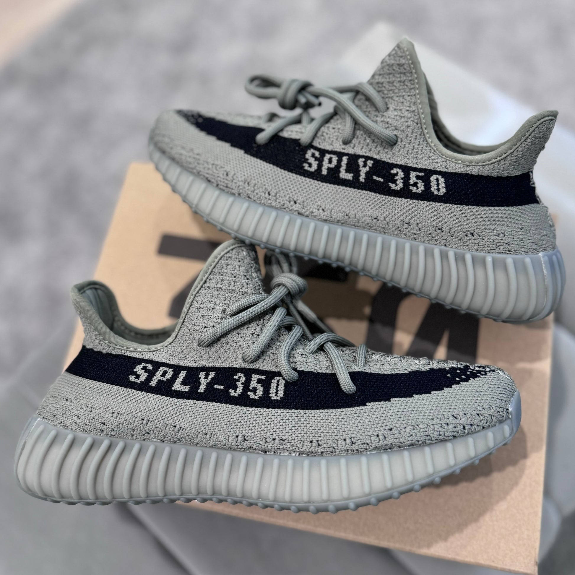 Yeezy S yeezy 350 v2 granite semi ua with full accessories
