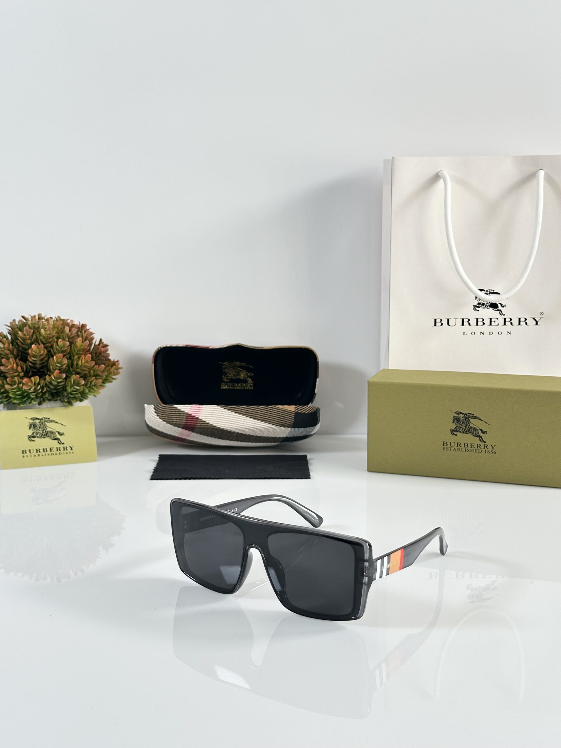 Burberry_9059_Grey_Black