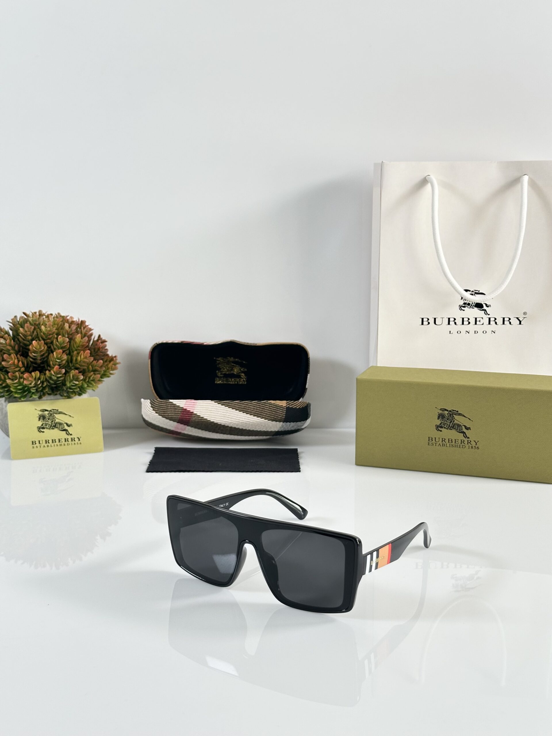 Burberry_9059_Black