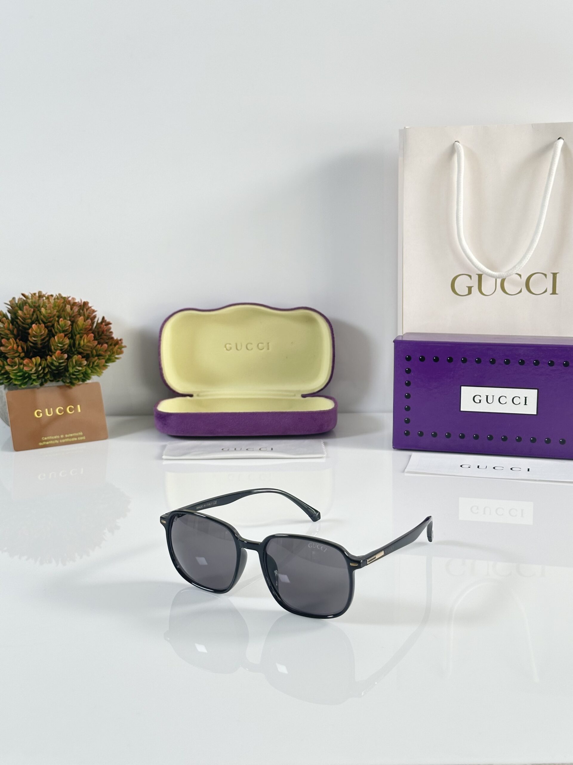 Gucci_2003_Black