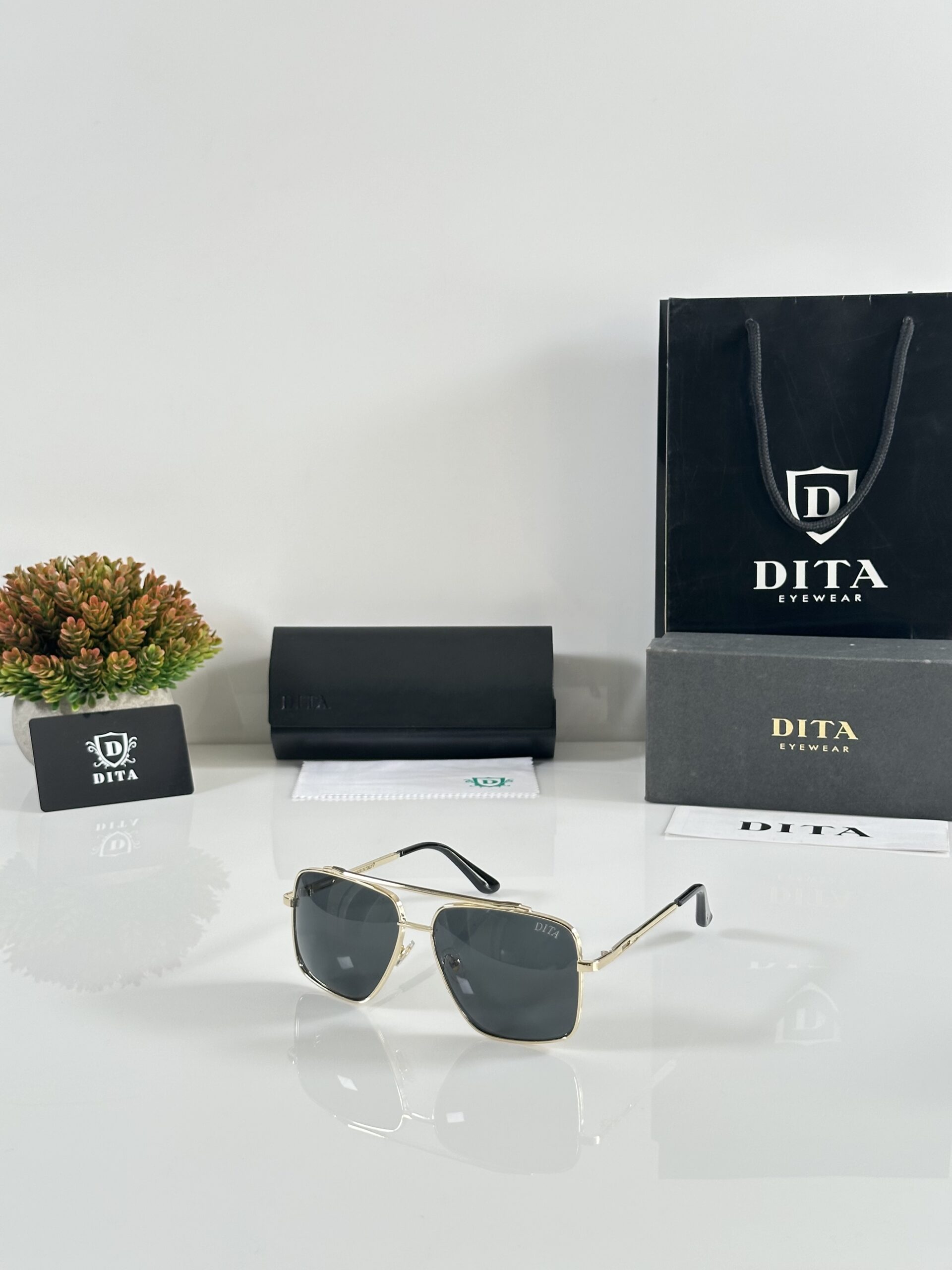 Dita 001 Gold Black