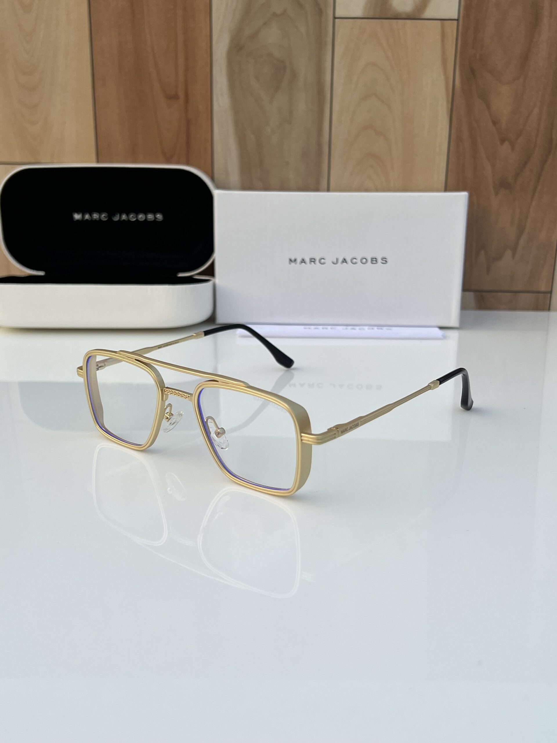 Marc_jacobs_504_gold_plano