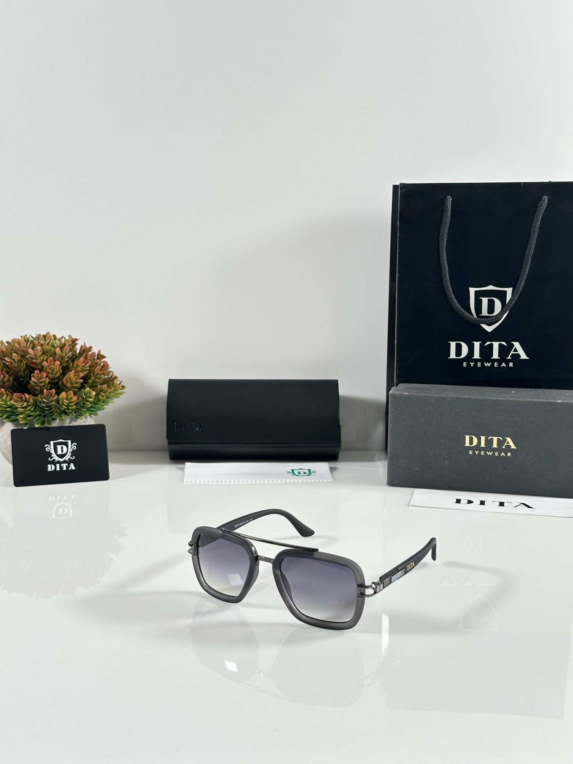 Dita 335 Grey