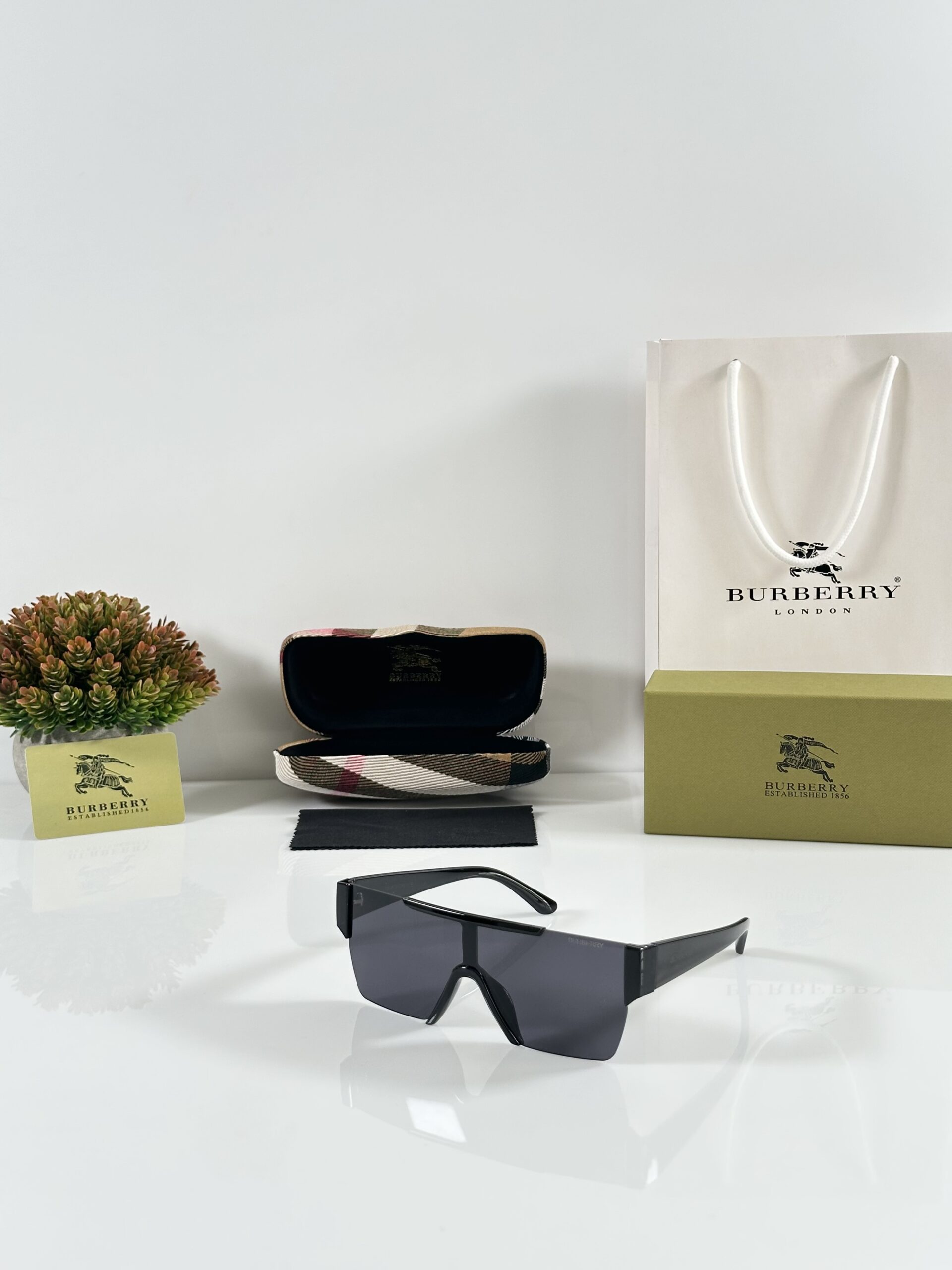 Burberry_8087_Black