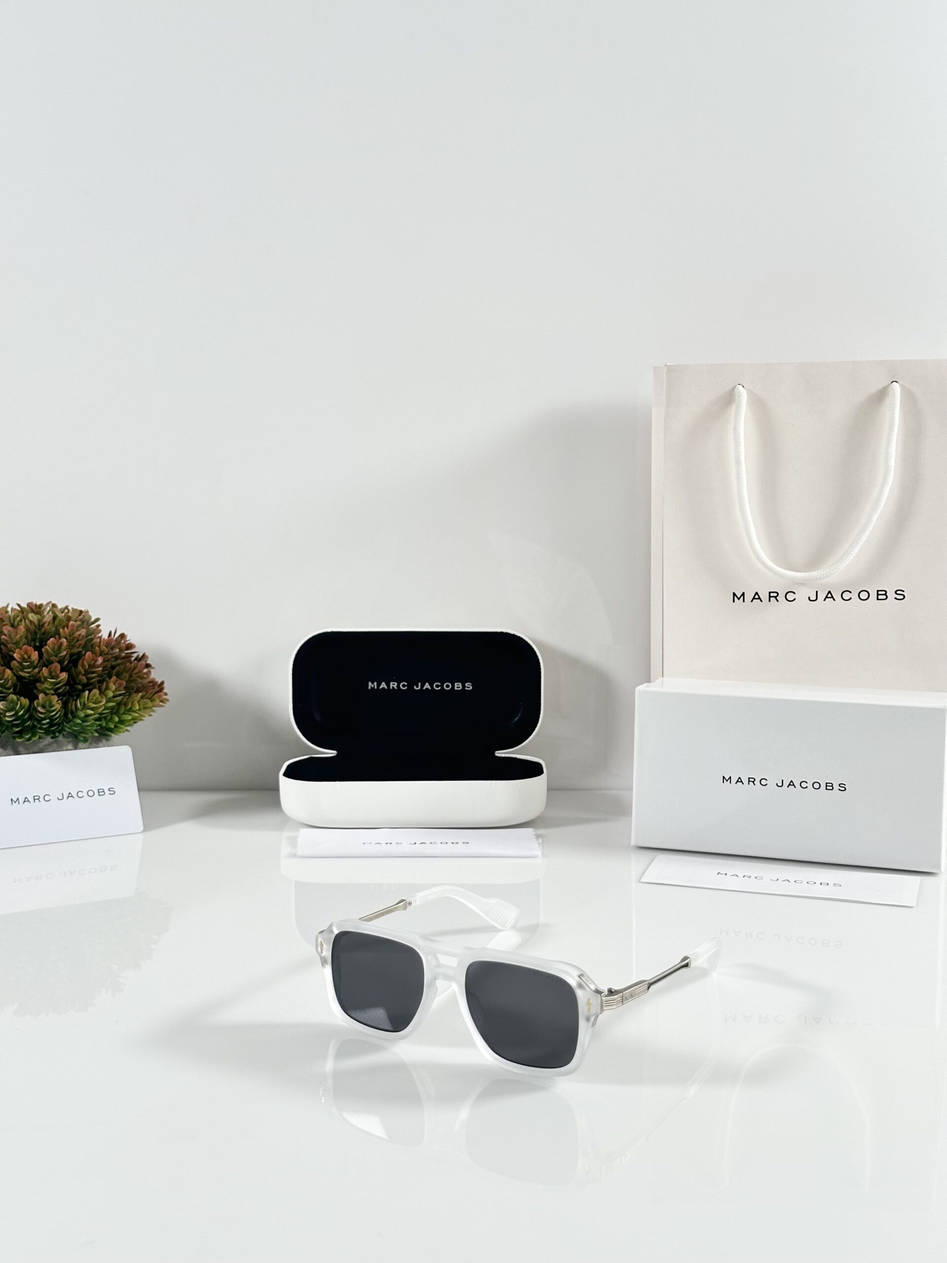 Marc Jacobs 1137 Ice Black