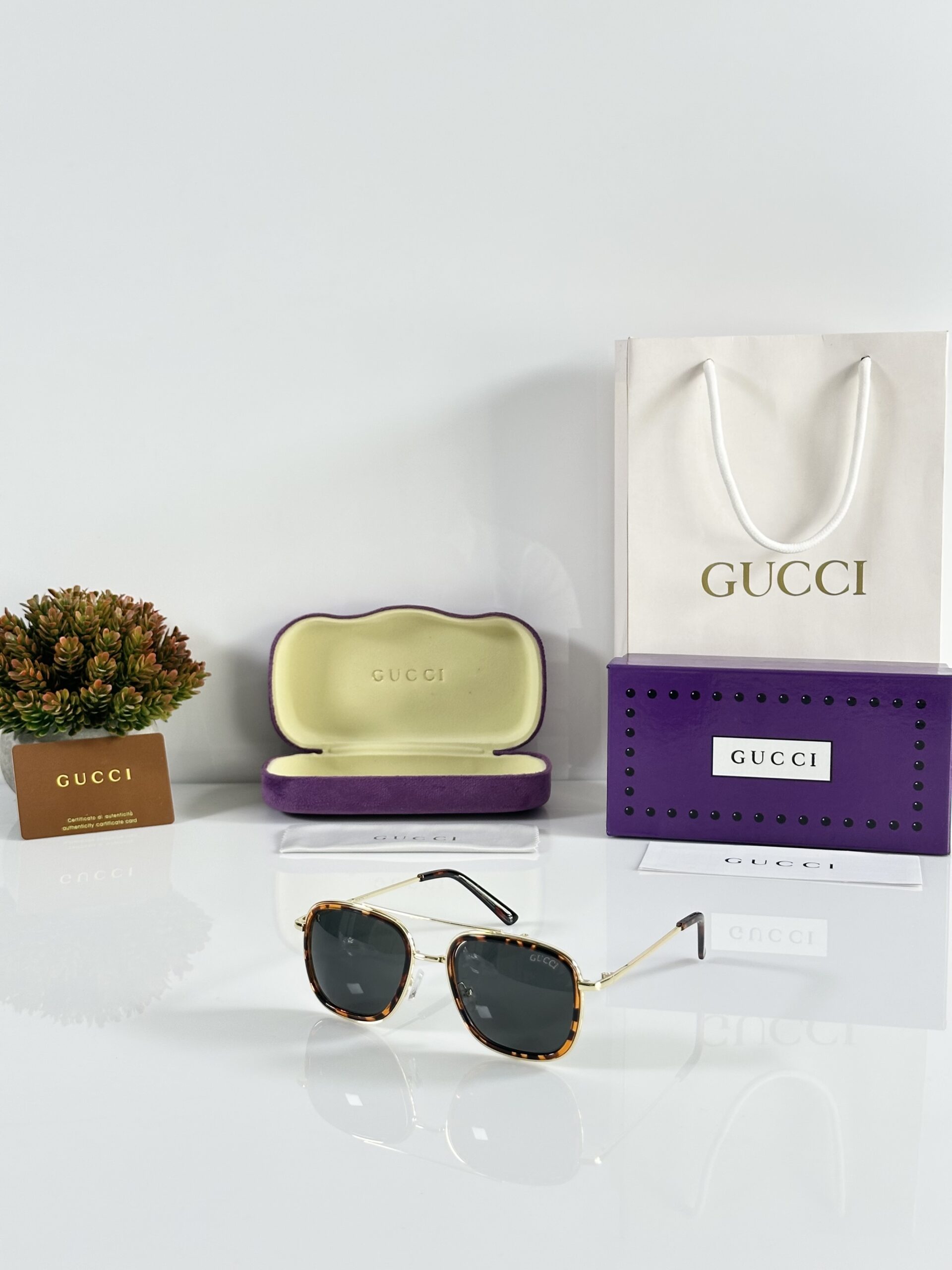 Gucci_6639_Tiger_Gold_Black