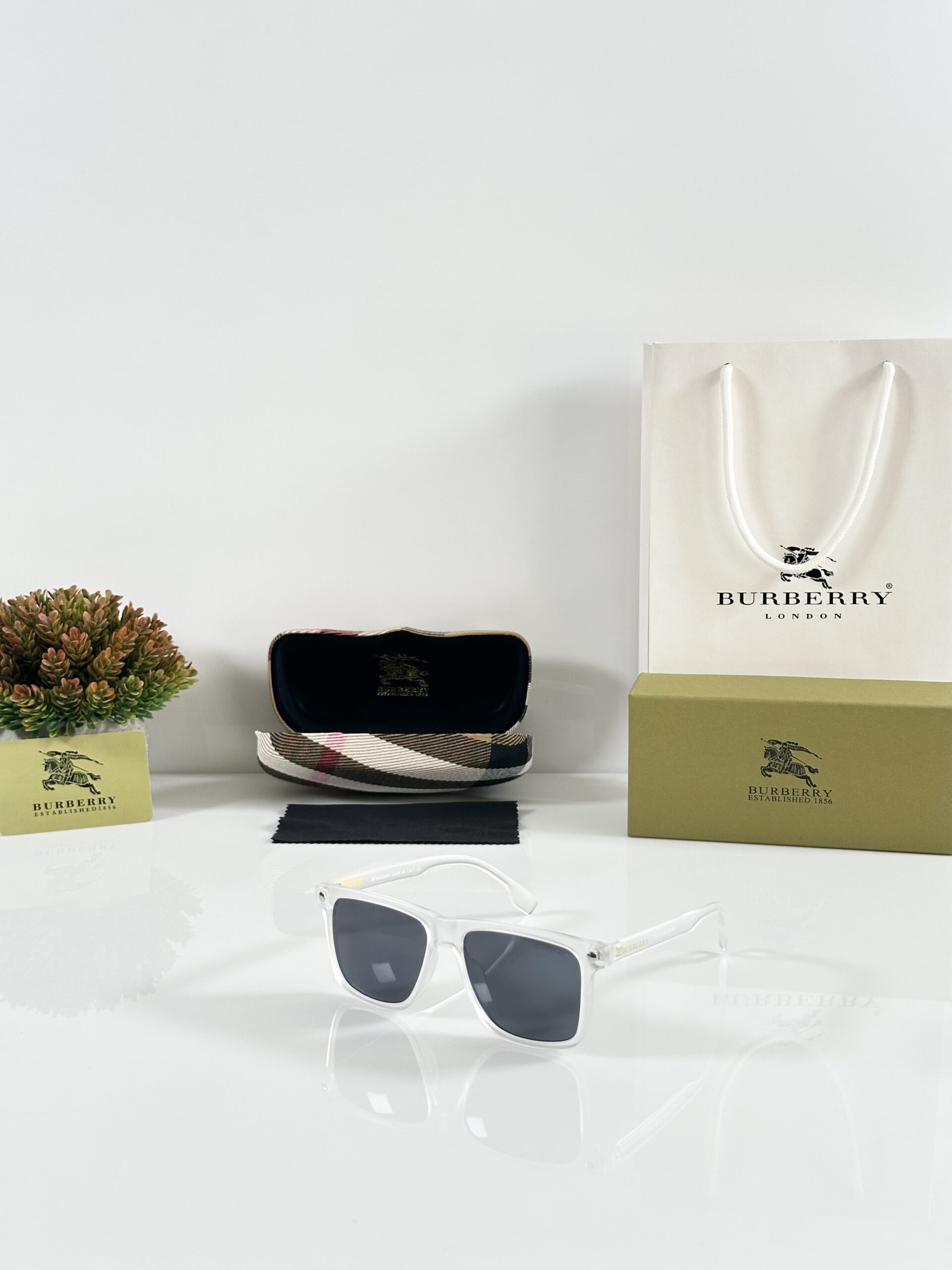 Burberry_4182_Ice_Black