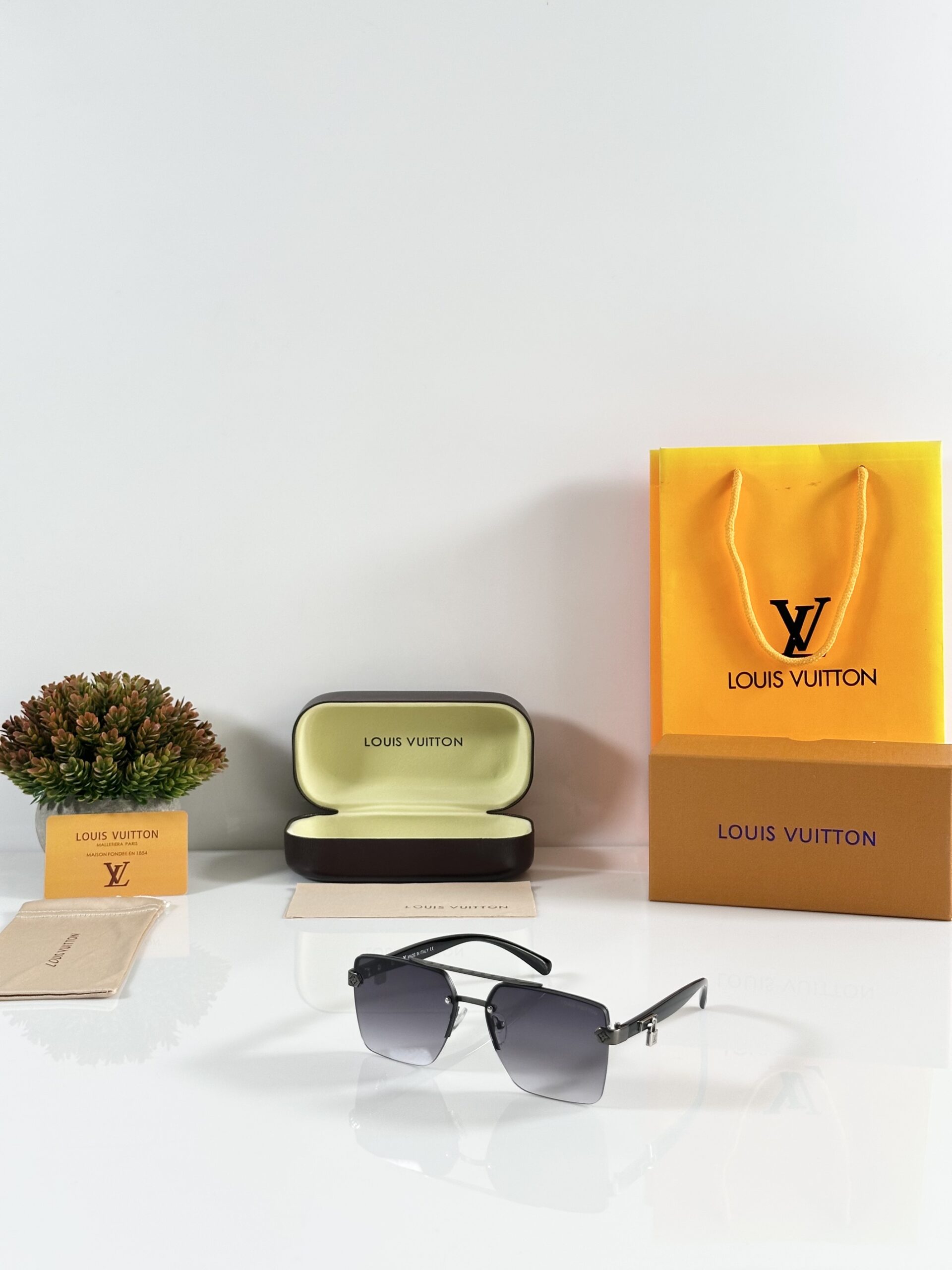 Louis_Vuitton_5131_Gun_Black_DC