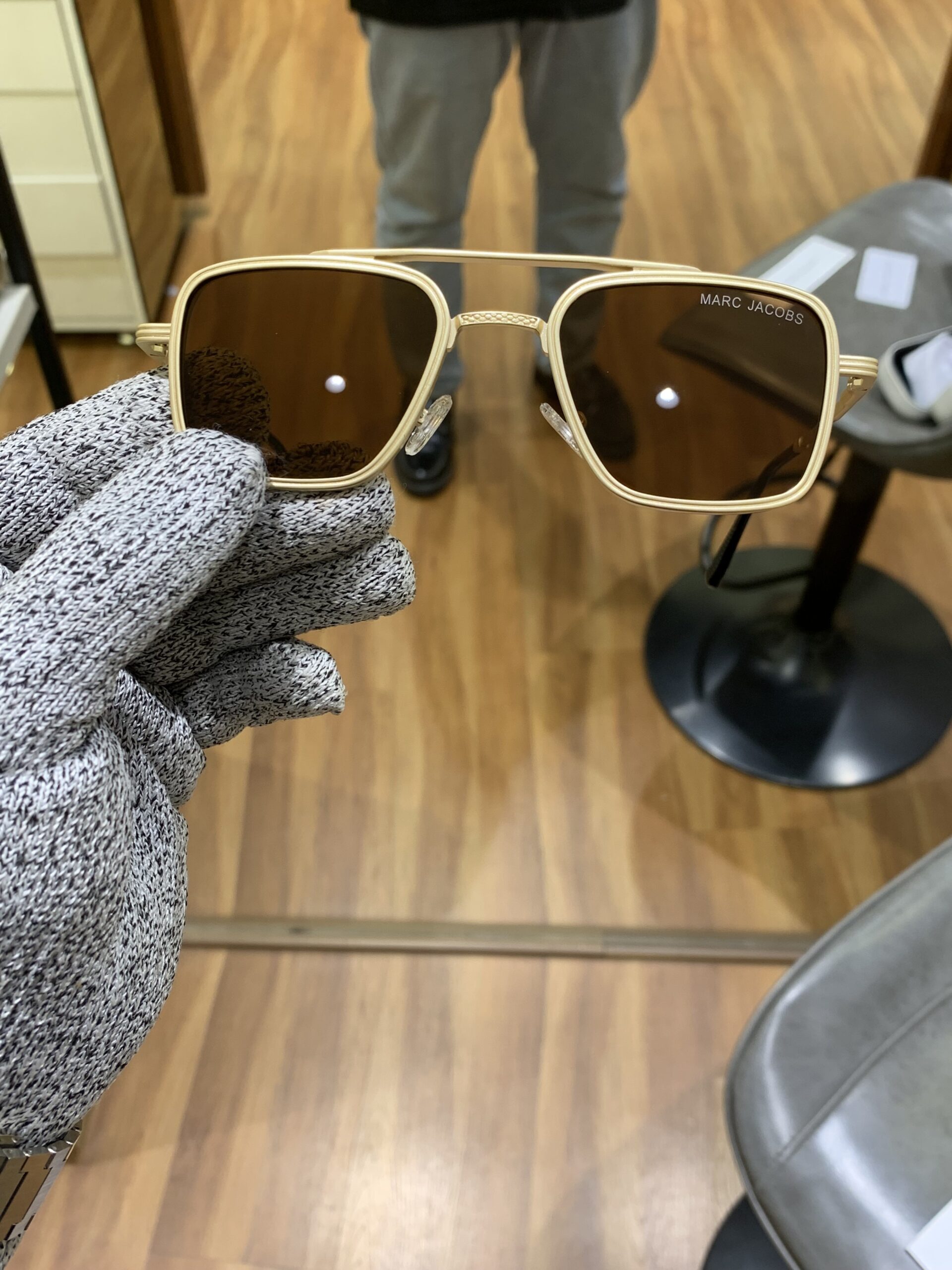 Marc_jacobs_504_gold_brown