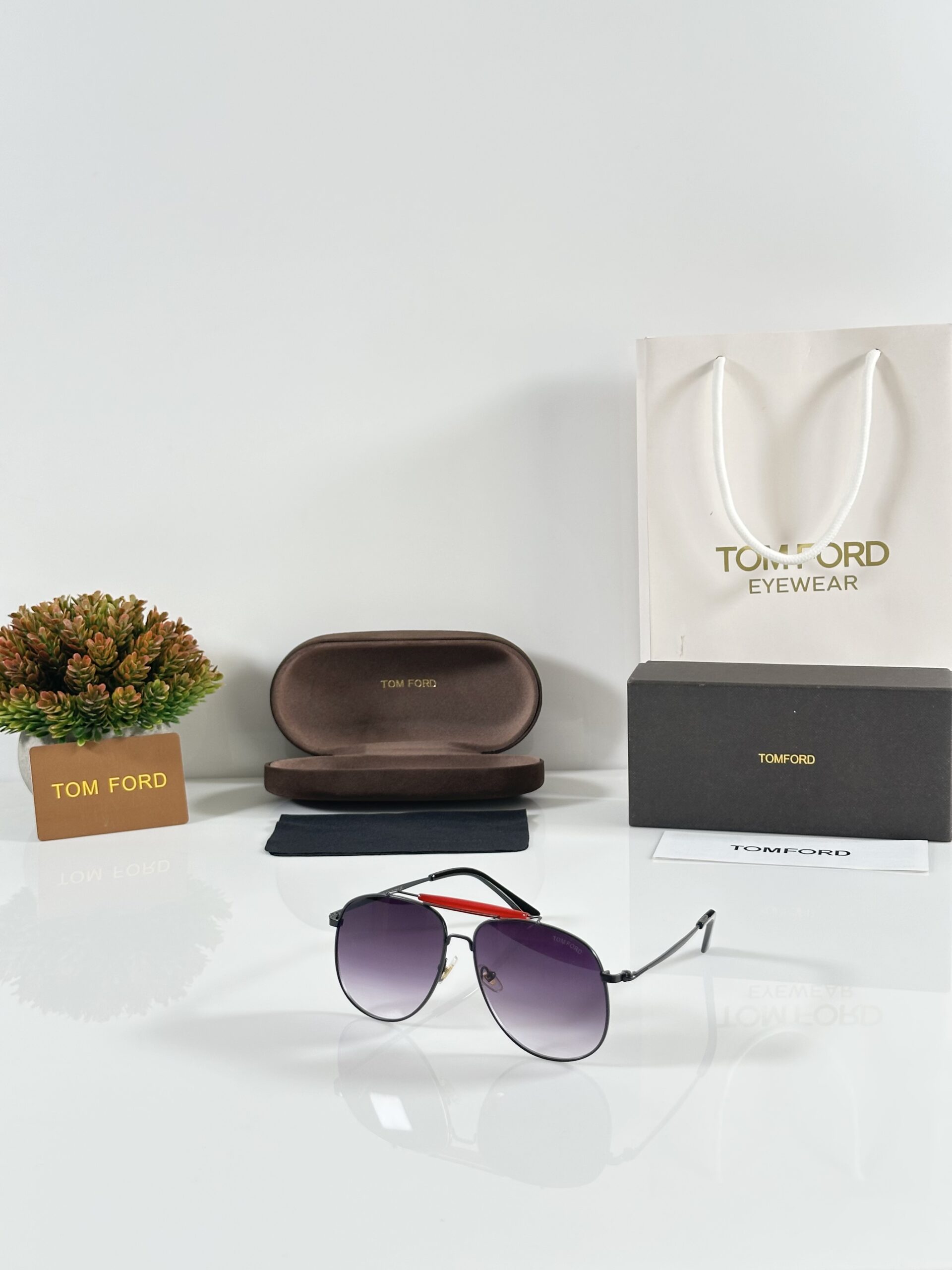 Tomford 557 Black DC