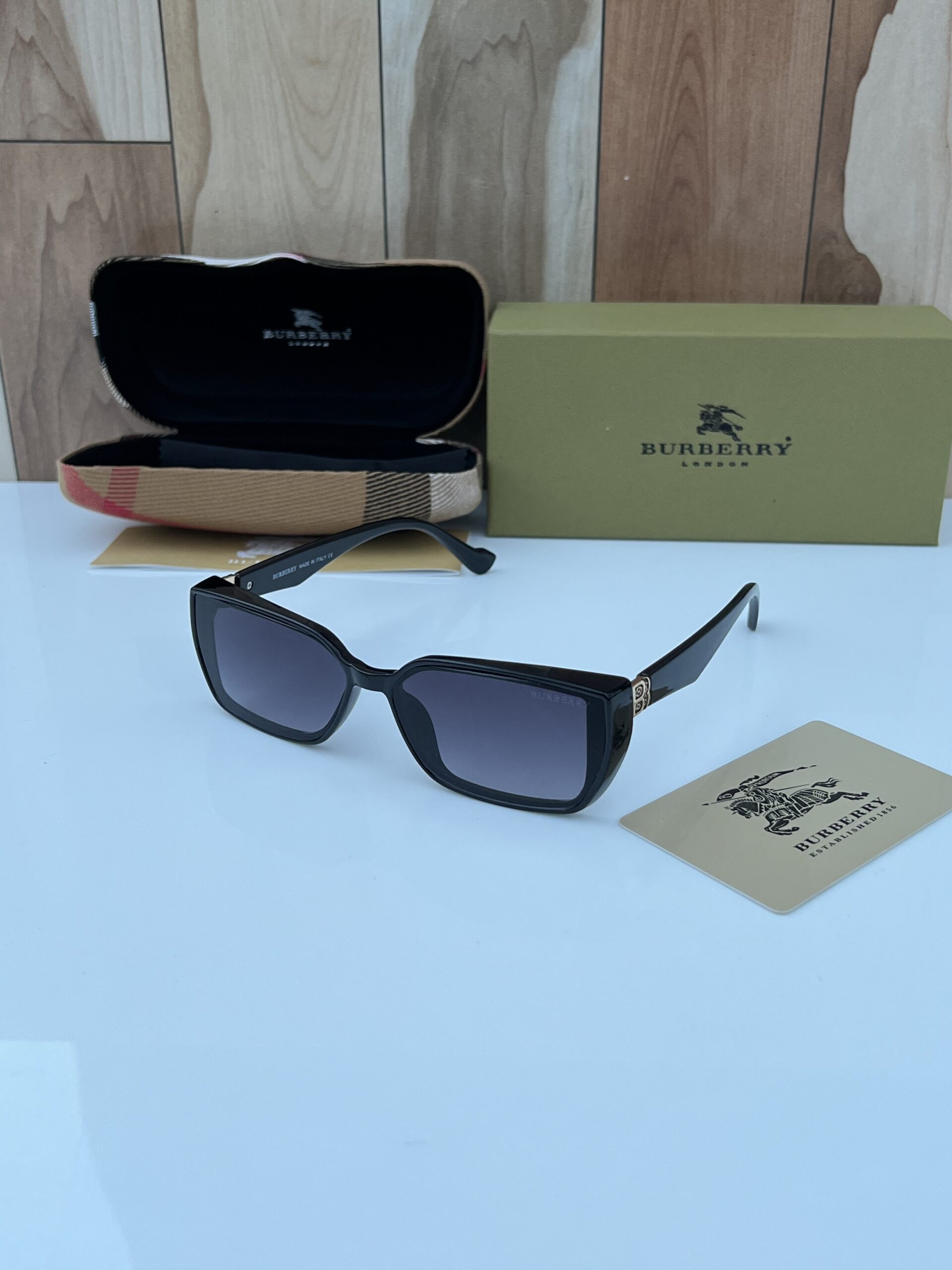 Burberry_small_3310_black