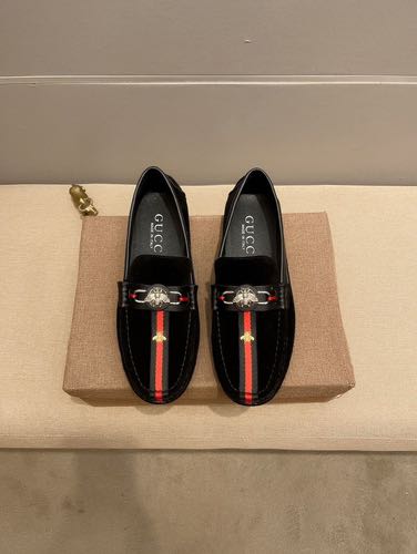 GUCC_I BEE LOGO SUID LEATHER PREMIUM LOAFER