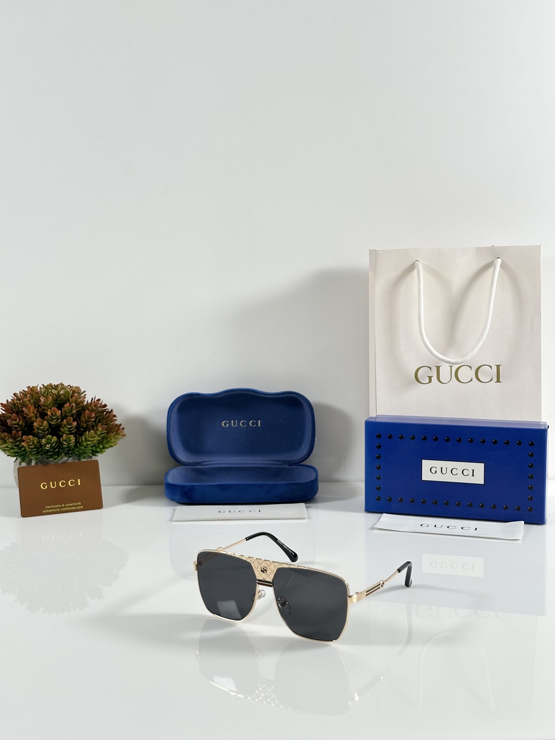 Gucci_0318_Gold_Black