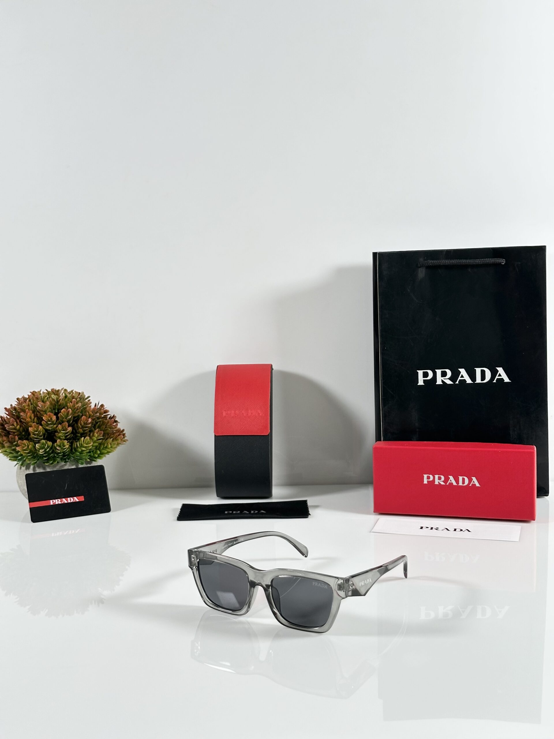 Prada_06_Grey