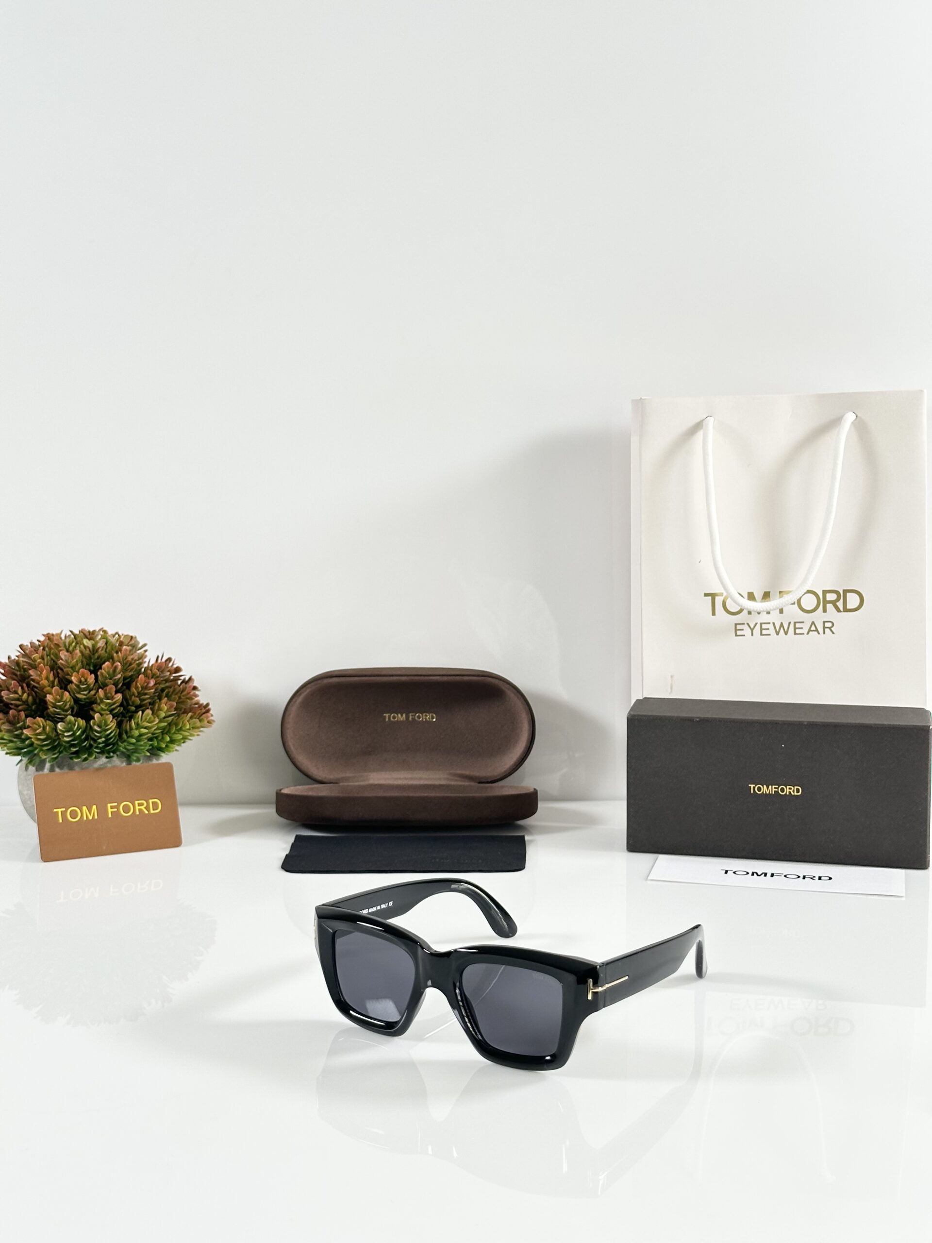 Tomford 184 Black