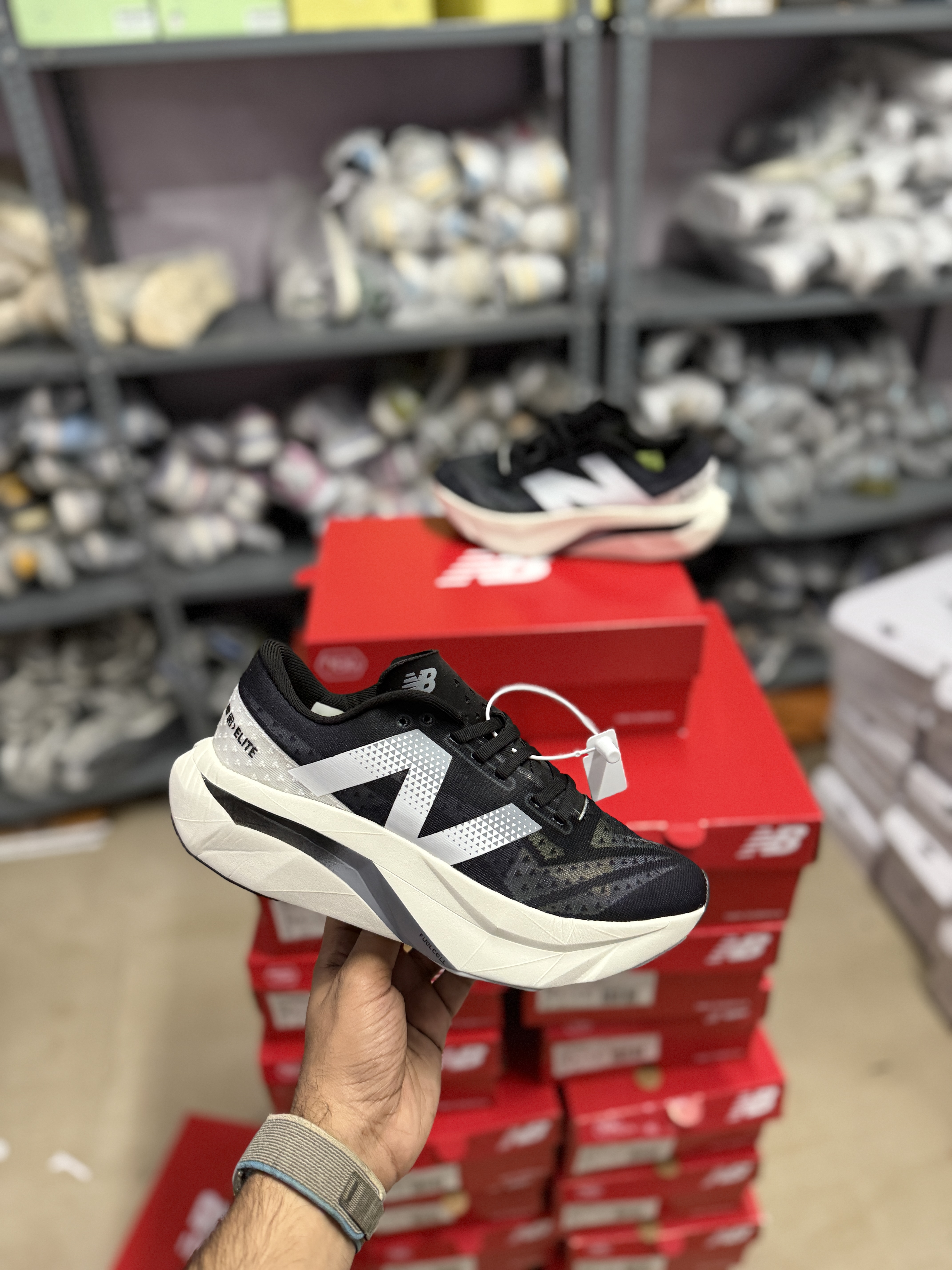 New_Balance Fuelcell Elite V4 BlackWhite