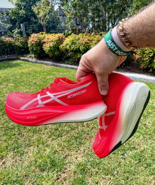 asiccss metaspeed sky diva red white