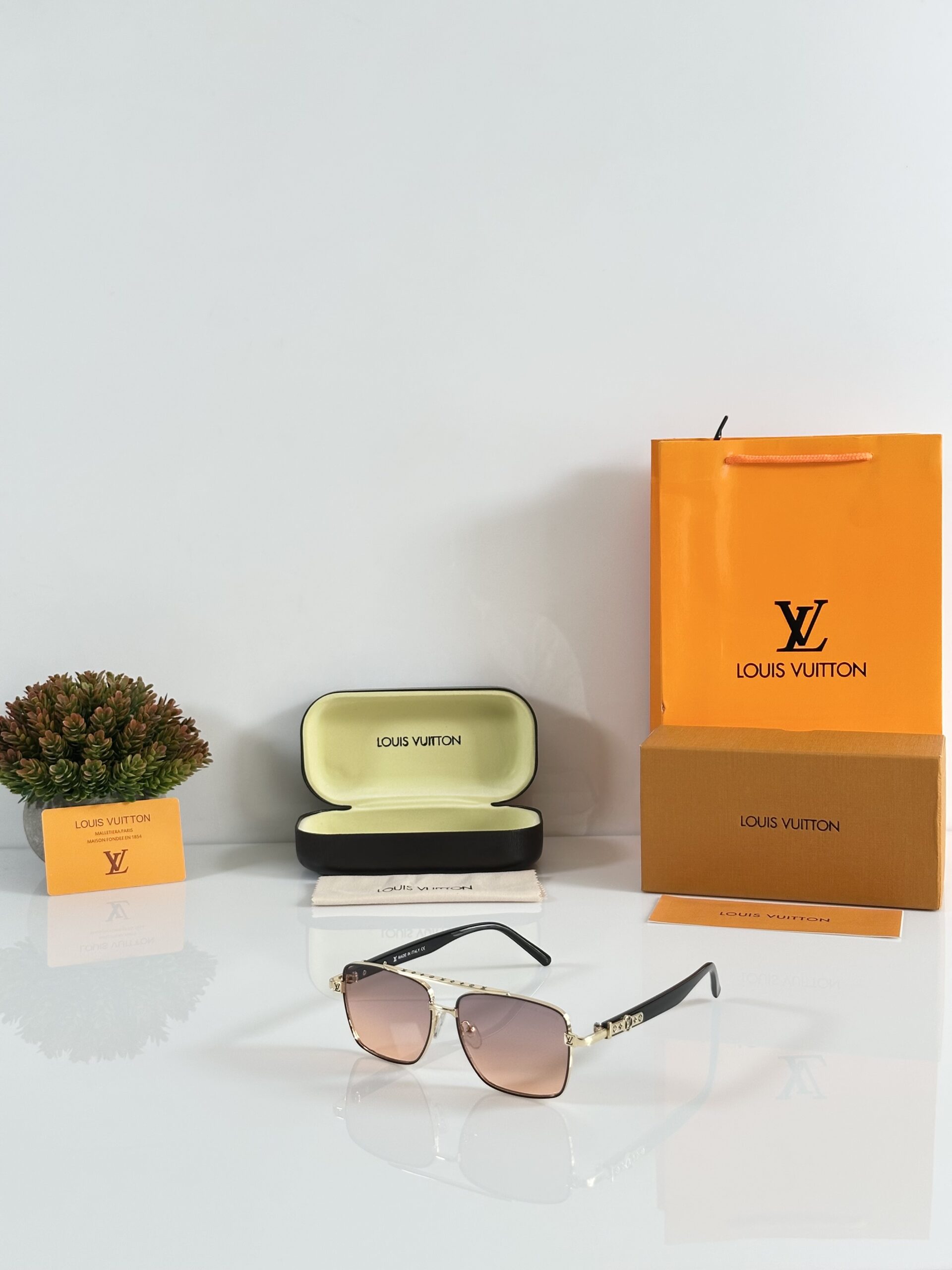 Louis_Vuitton_5114_Gold_Orange_Candy