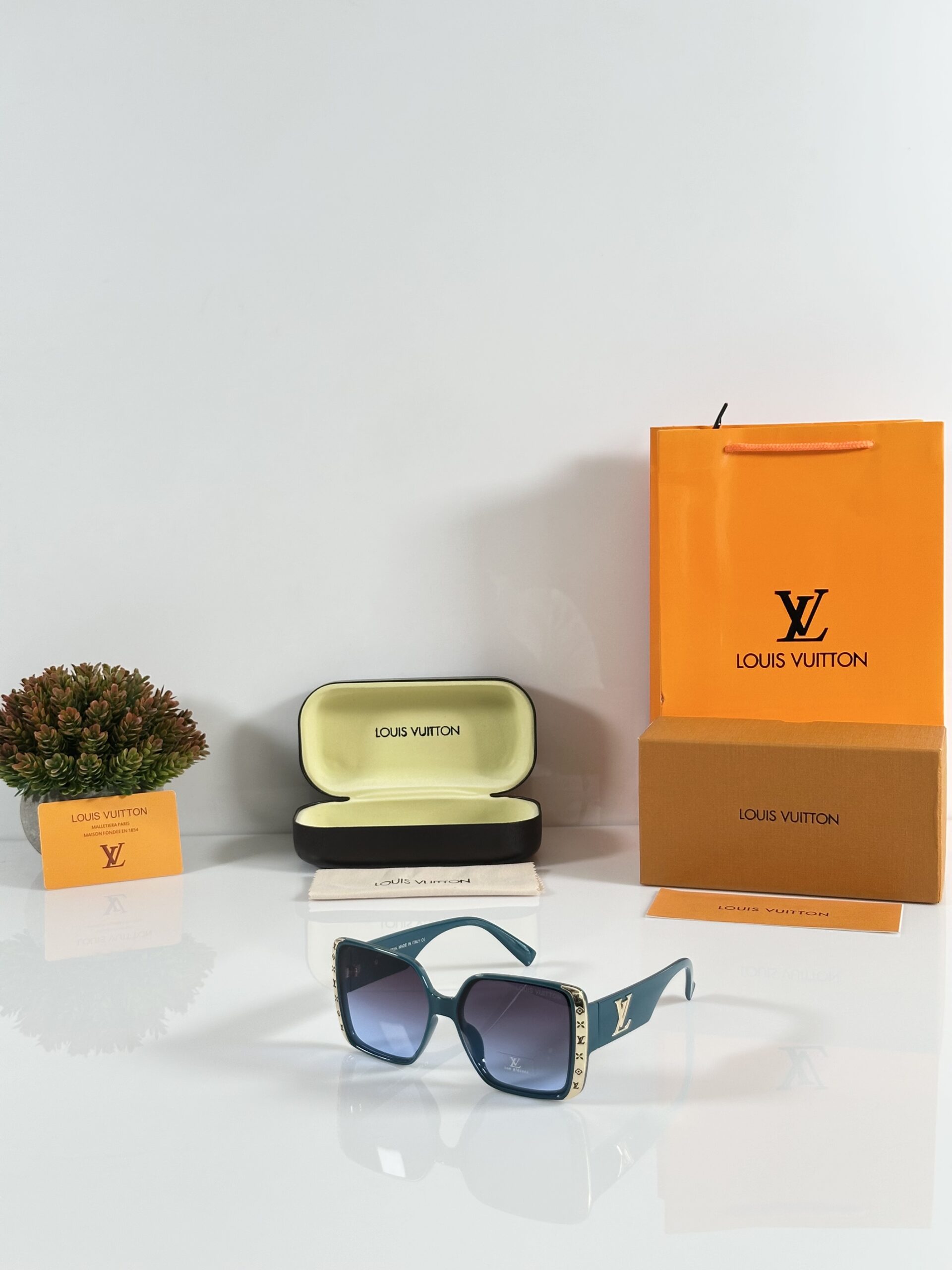 Louis_Vuitton_WMNS_9552_Green