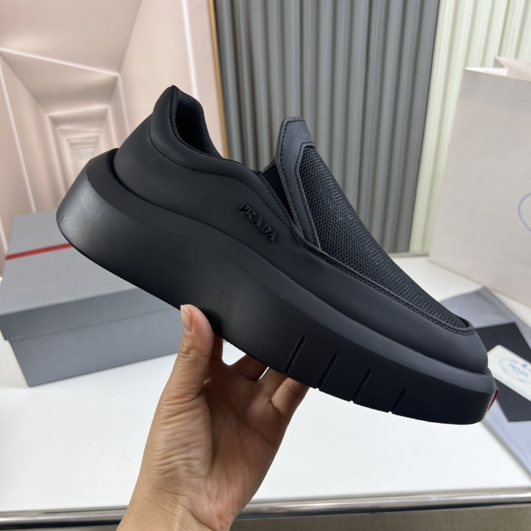 PRAD_A BLACK LOGO SLIPON PREMIUM SNEAKER