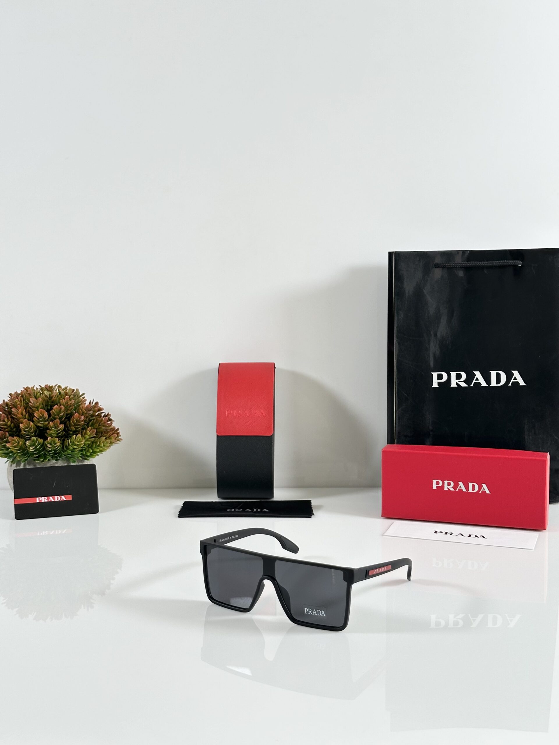 Prada_66_Black