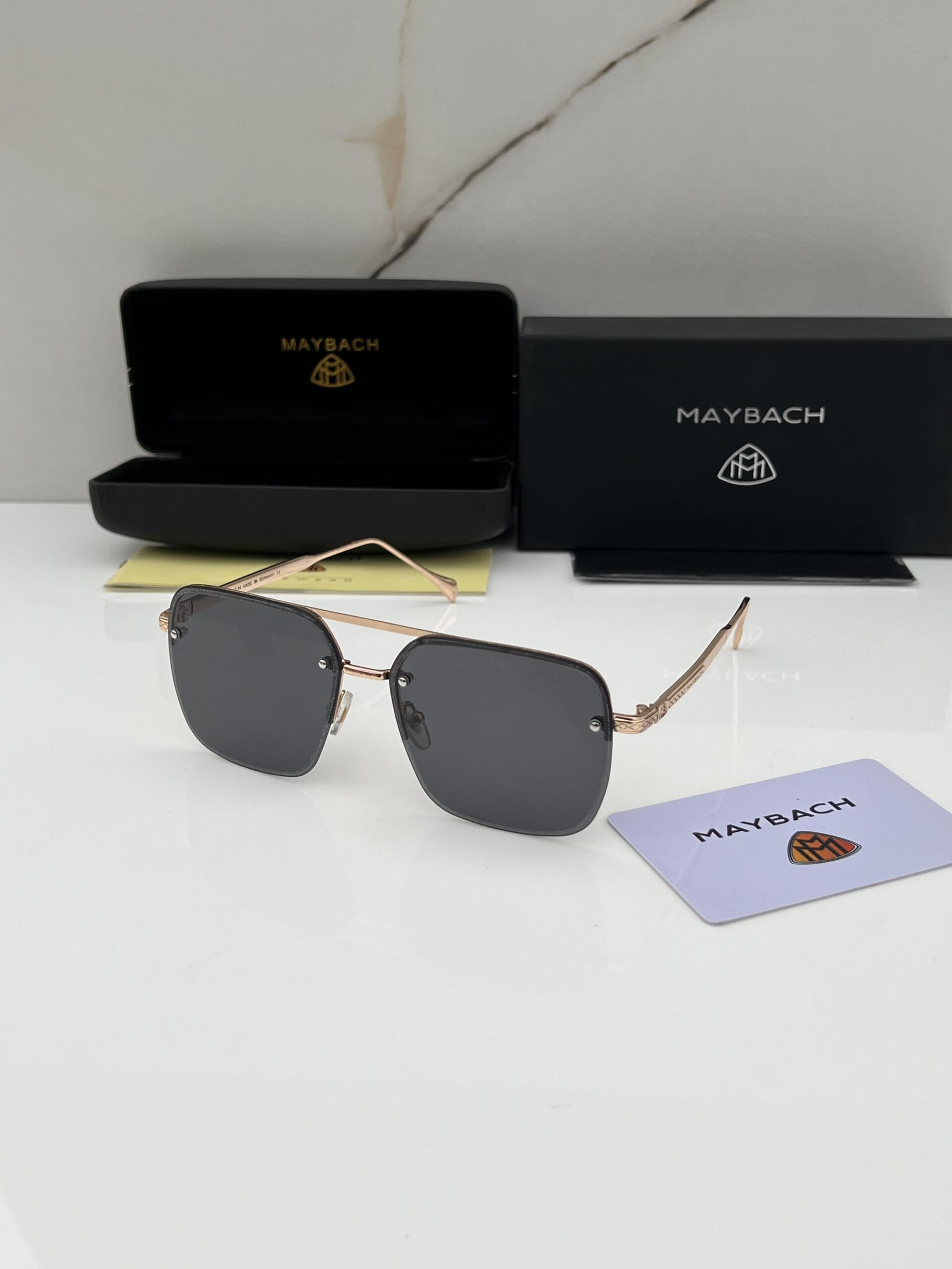 Maybach_5018_gold_black