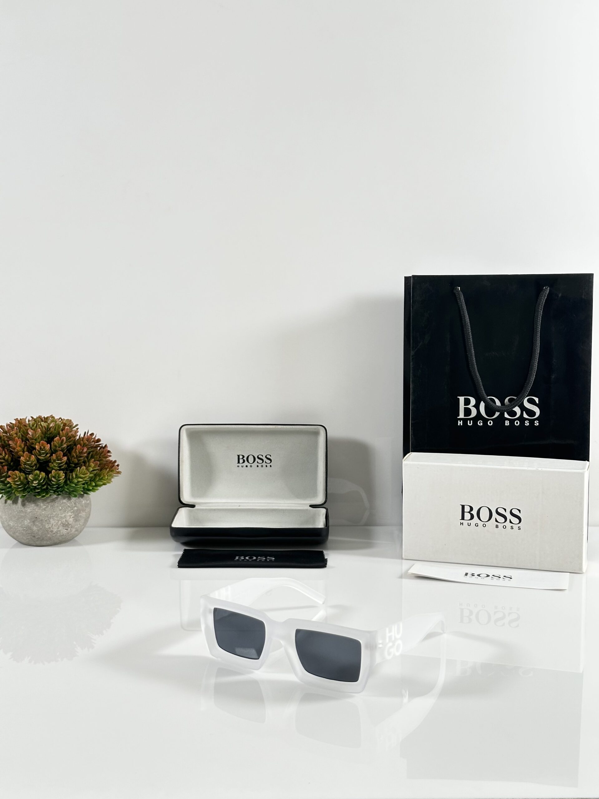 Hugo_Boss_1310_Ice_Black