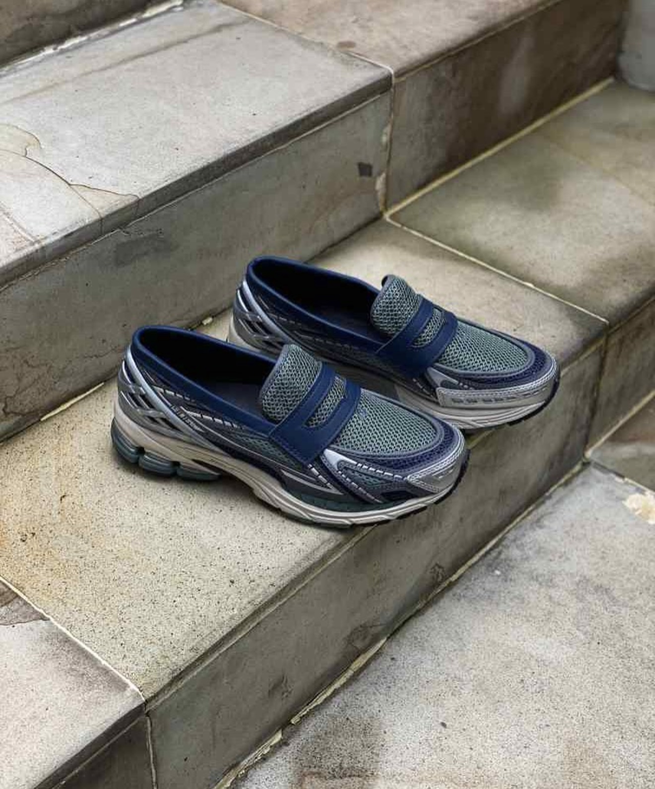 New_Balance 1906L Silver Metallic Navy Loafer