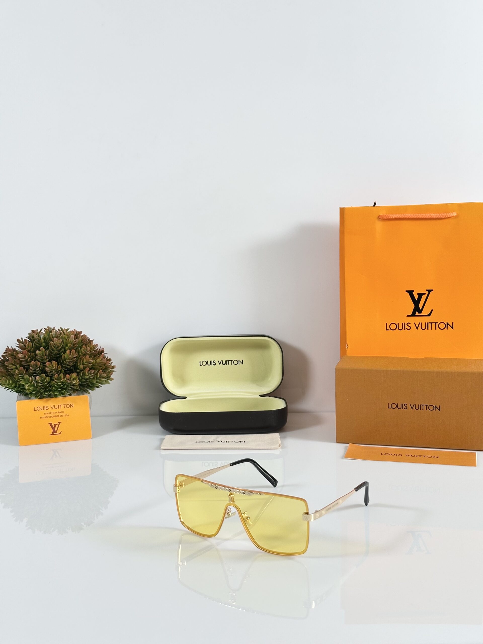 Louis_Vuitton_0314_Gold_Yellow