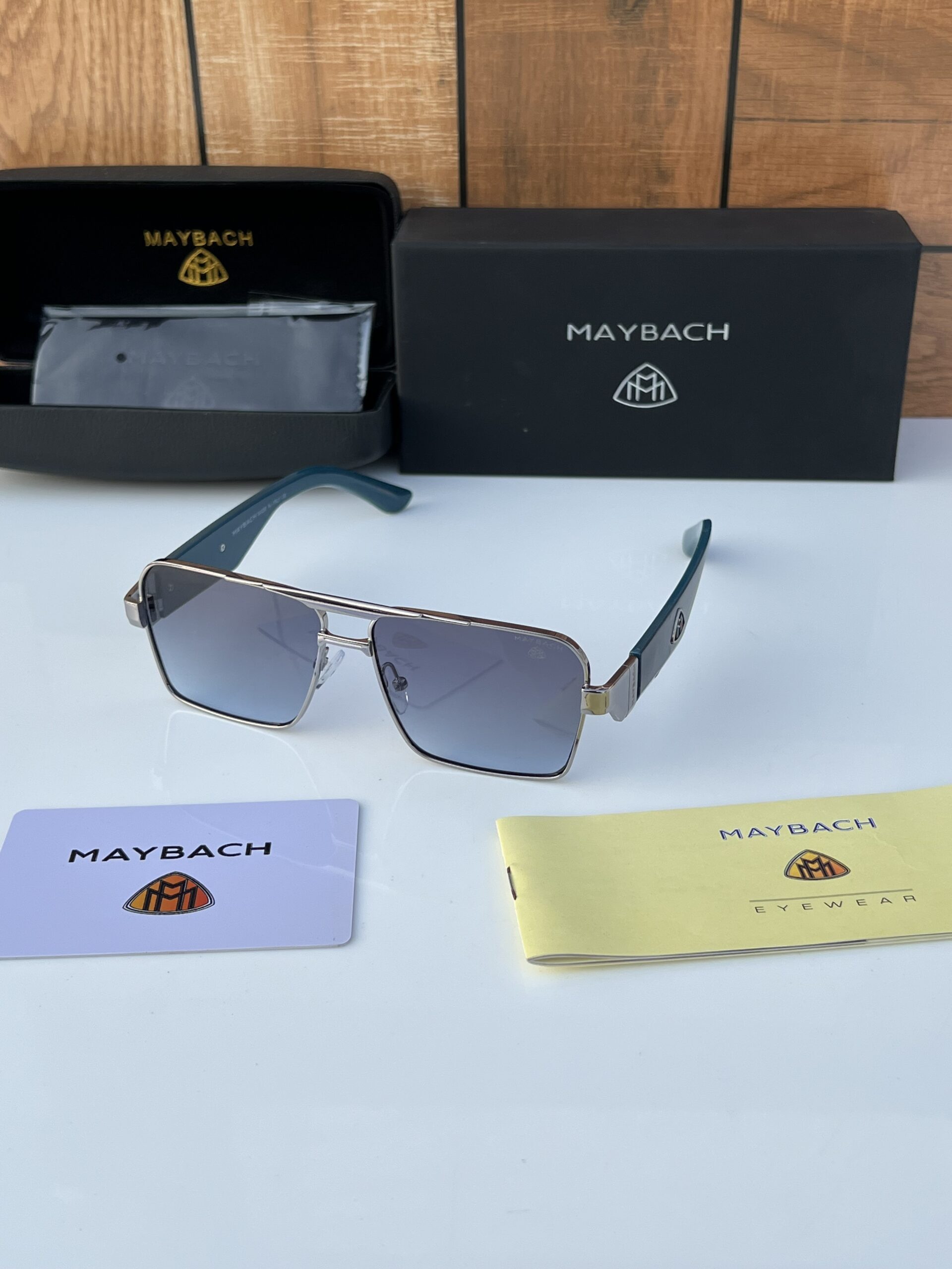 Maybach_609_silver_blue