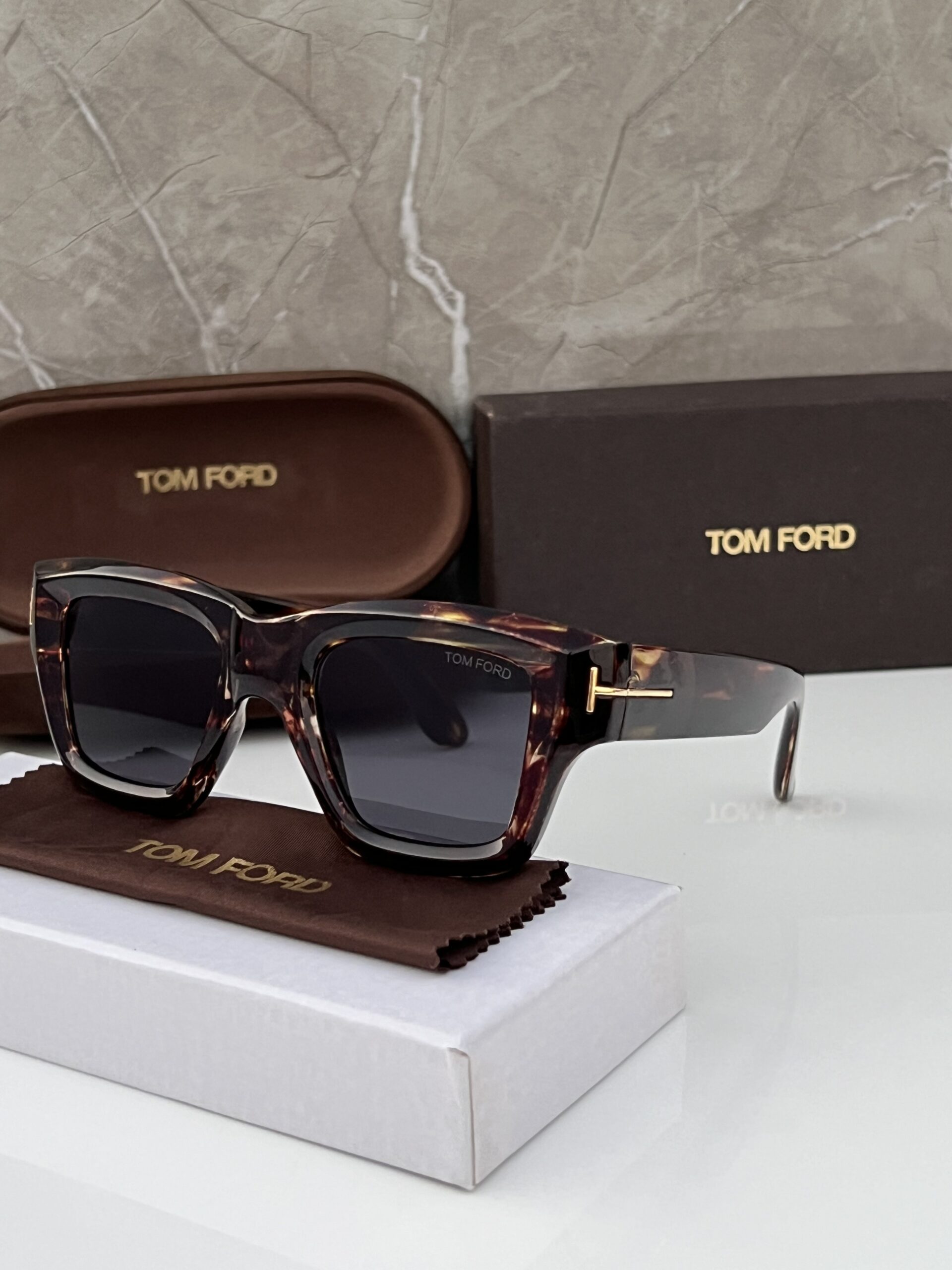 Tomford_4184_tiger_black