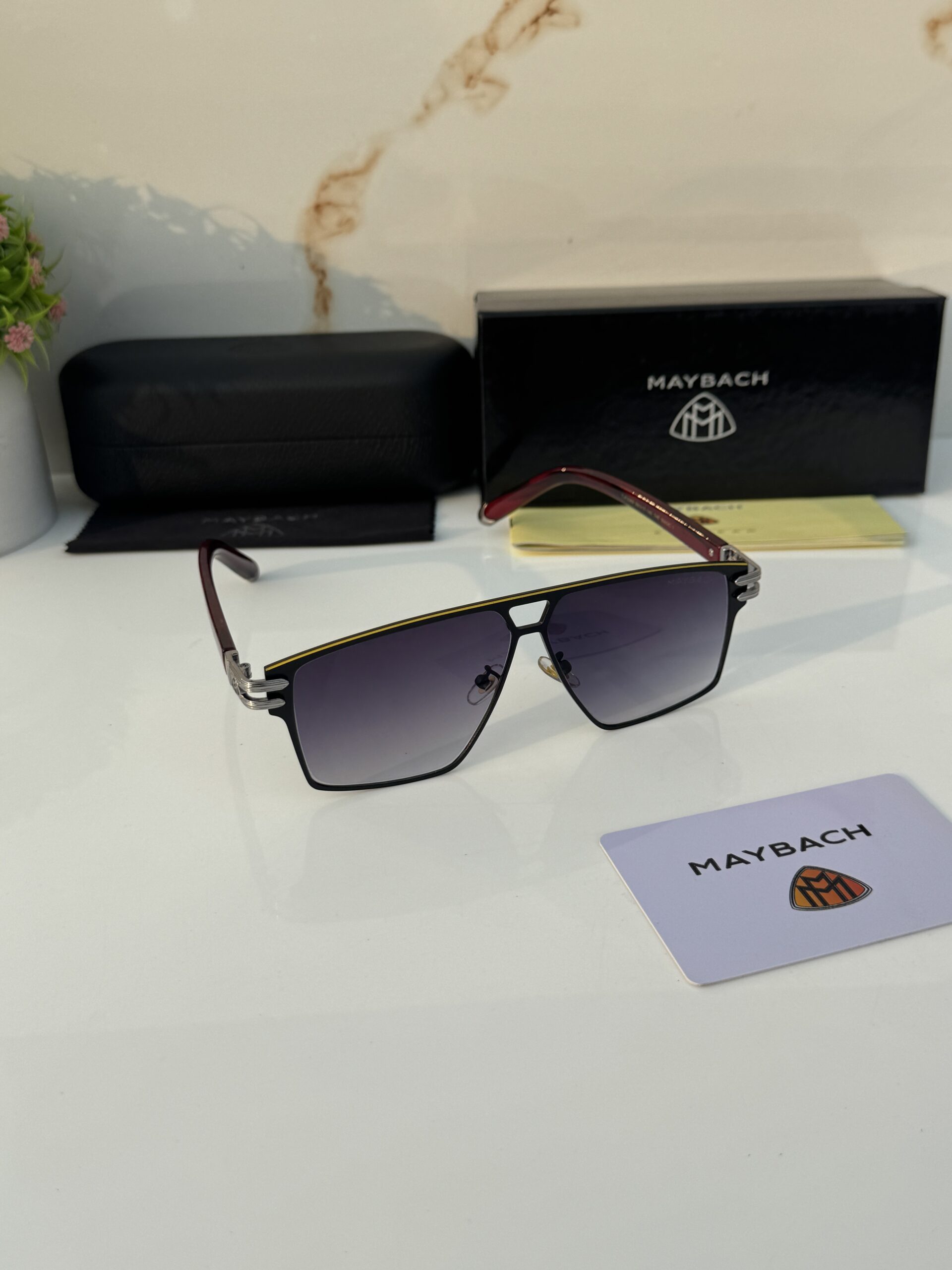 Maybach_72369_black_shaded