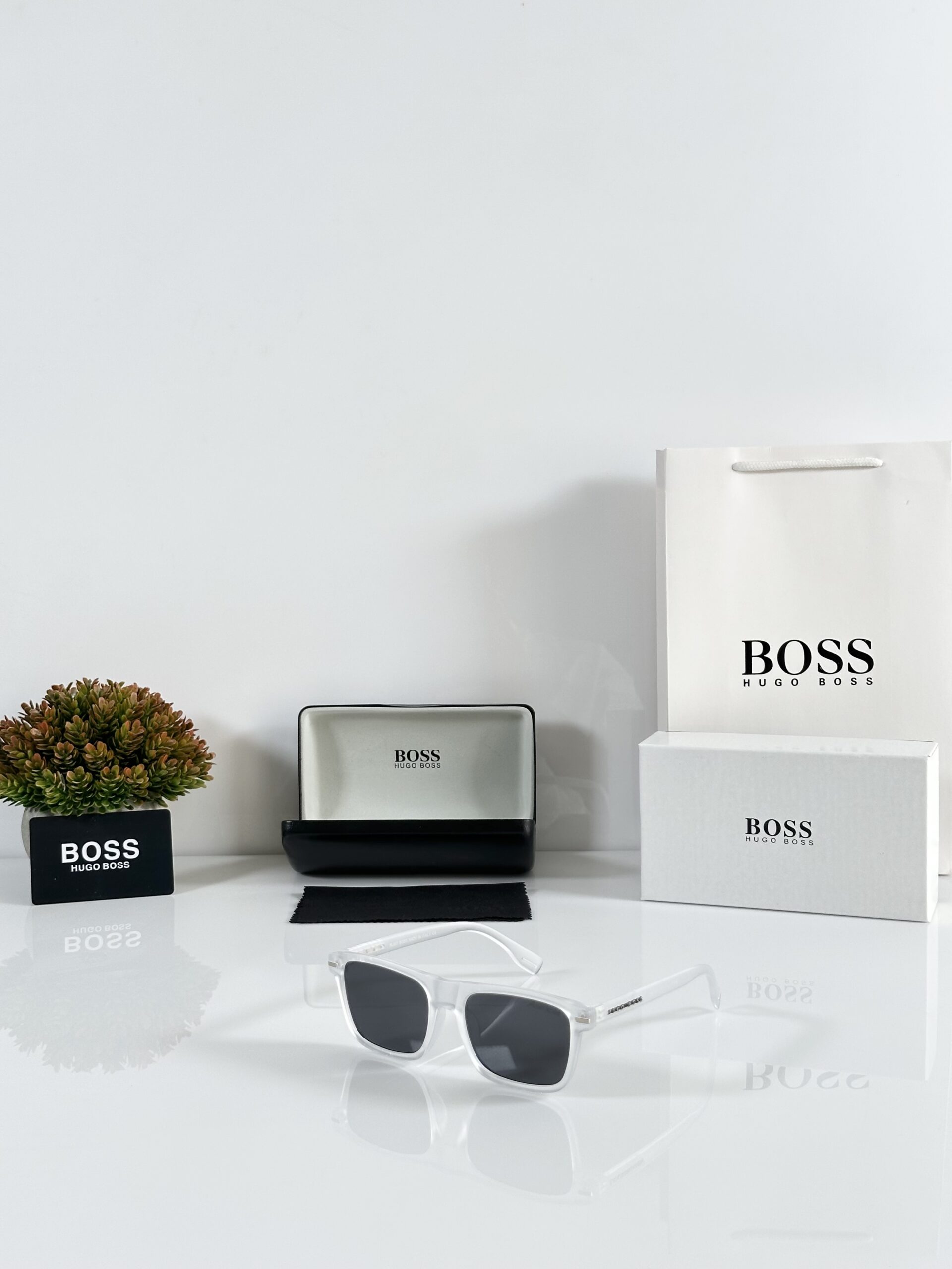 Hugo_Boss_1322_Ice_Black
