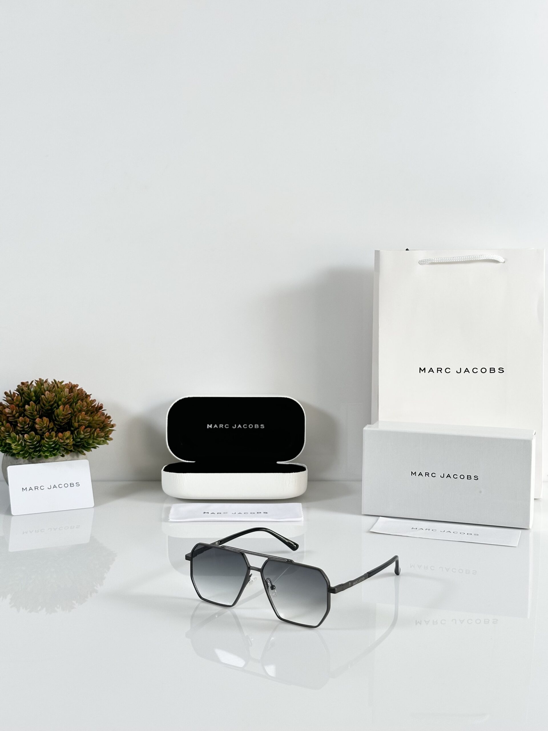 Marc Jacobs 510 Gun Green DC