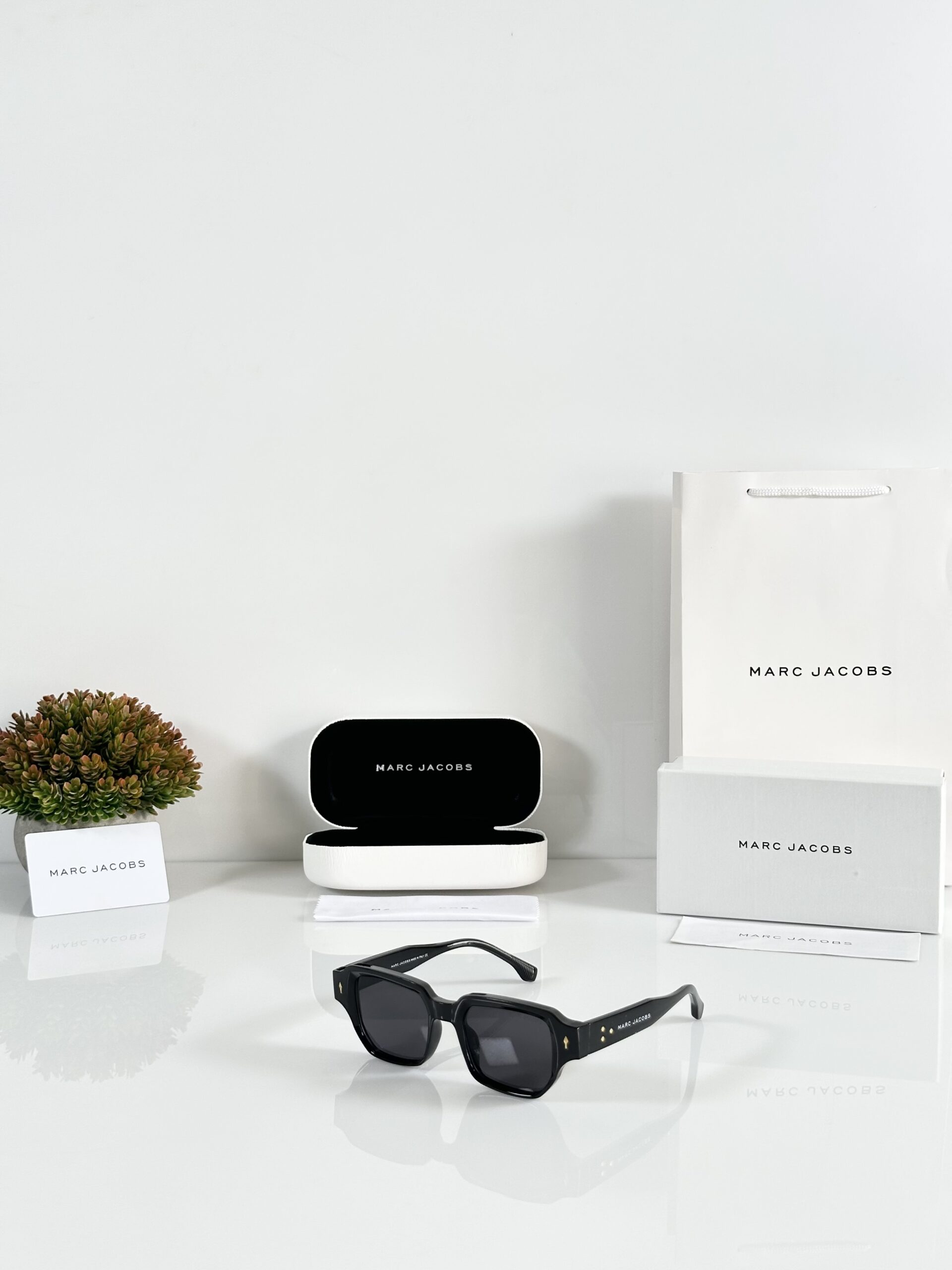 Marc Jacobs 1110 Black