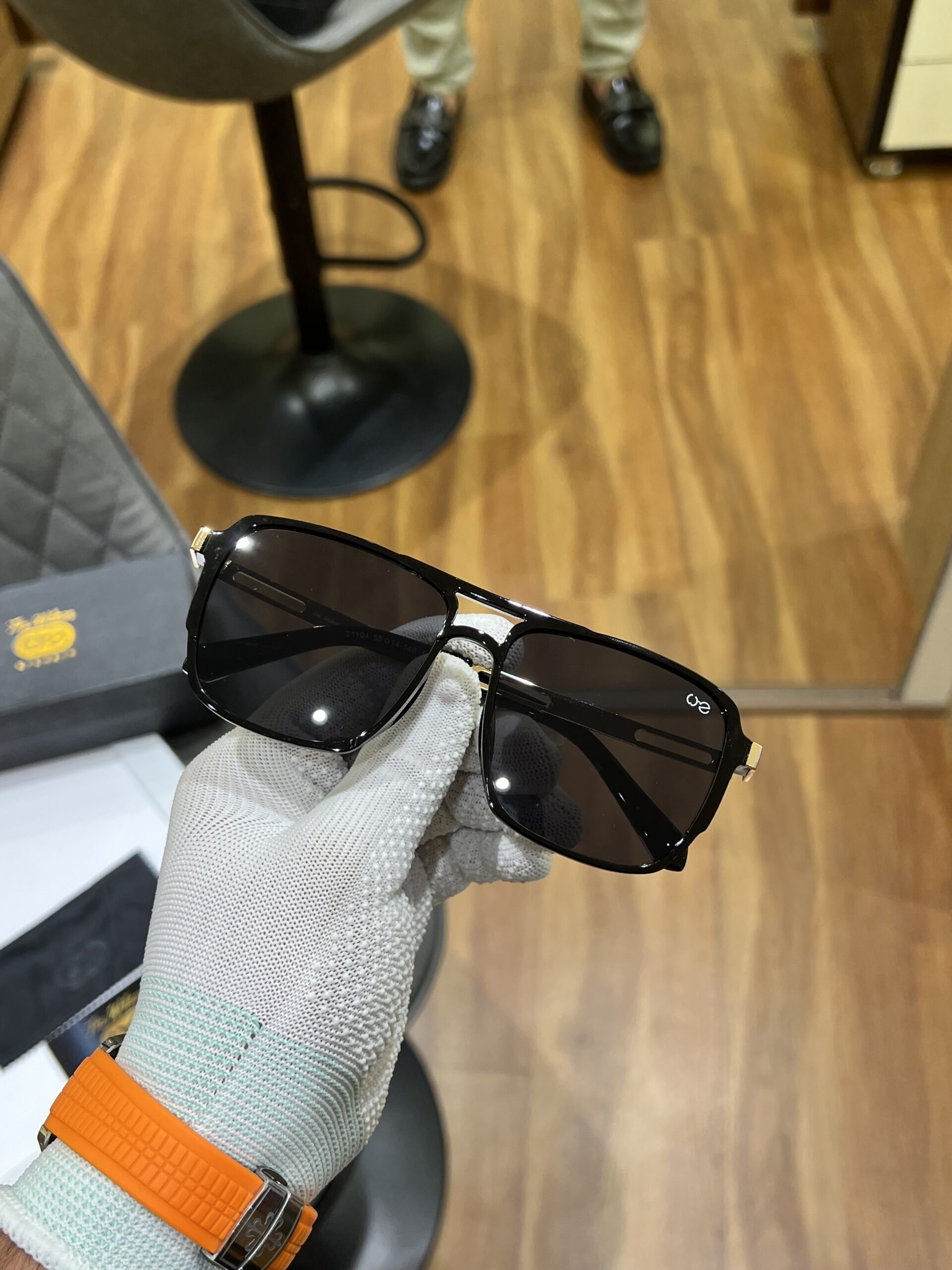 Wilson 21104 gold black