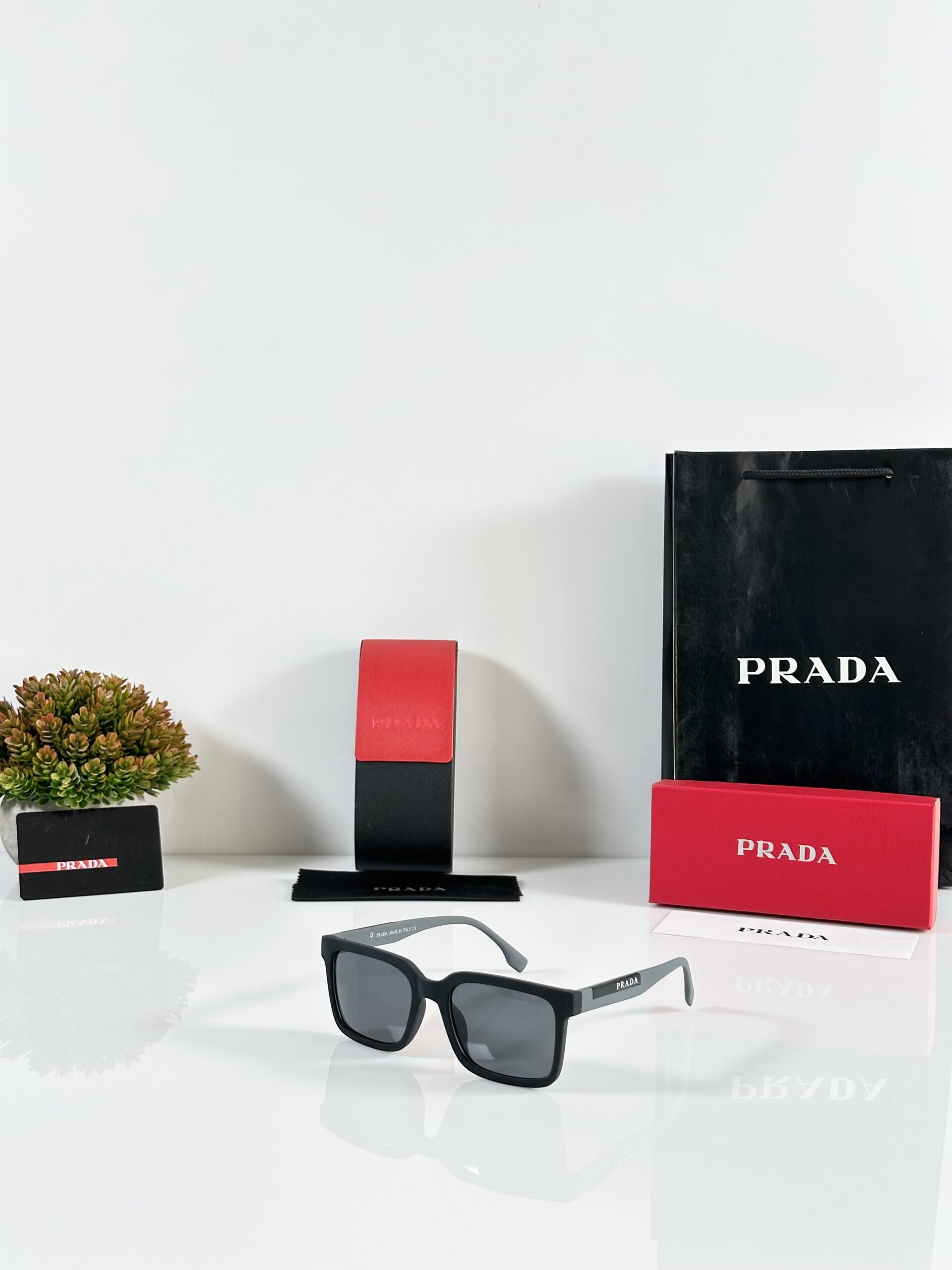 Prada_26_Black_Grey