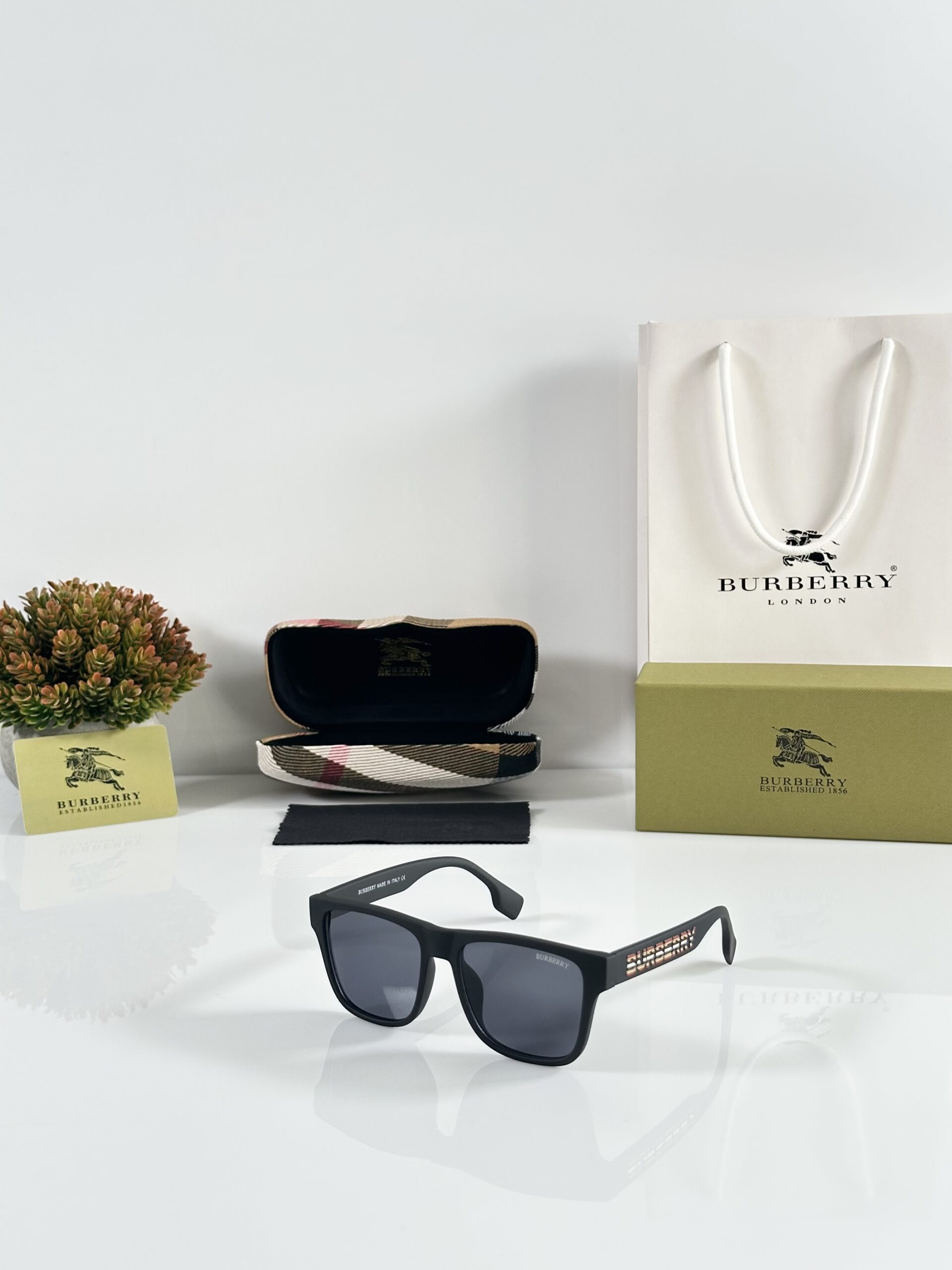 Burberry_4458_Black_Multi