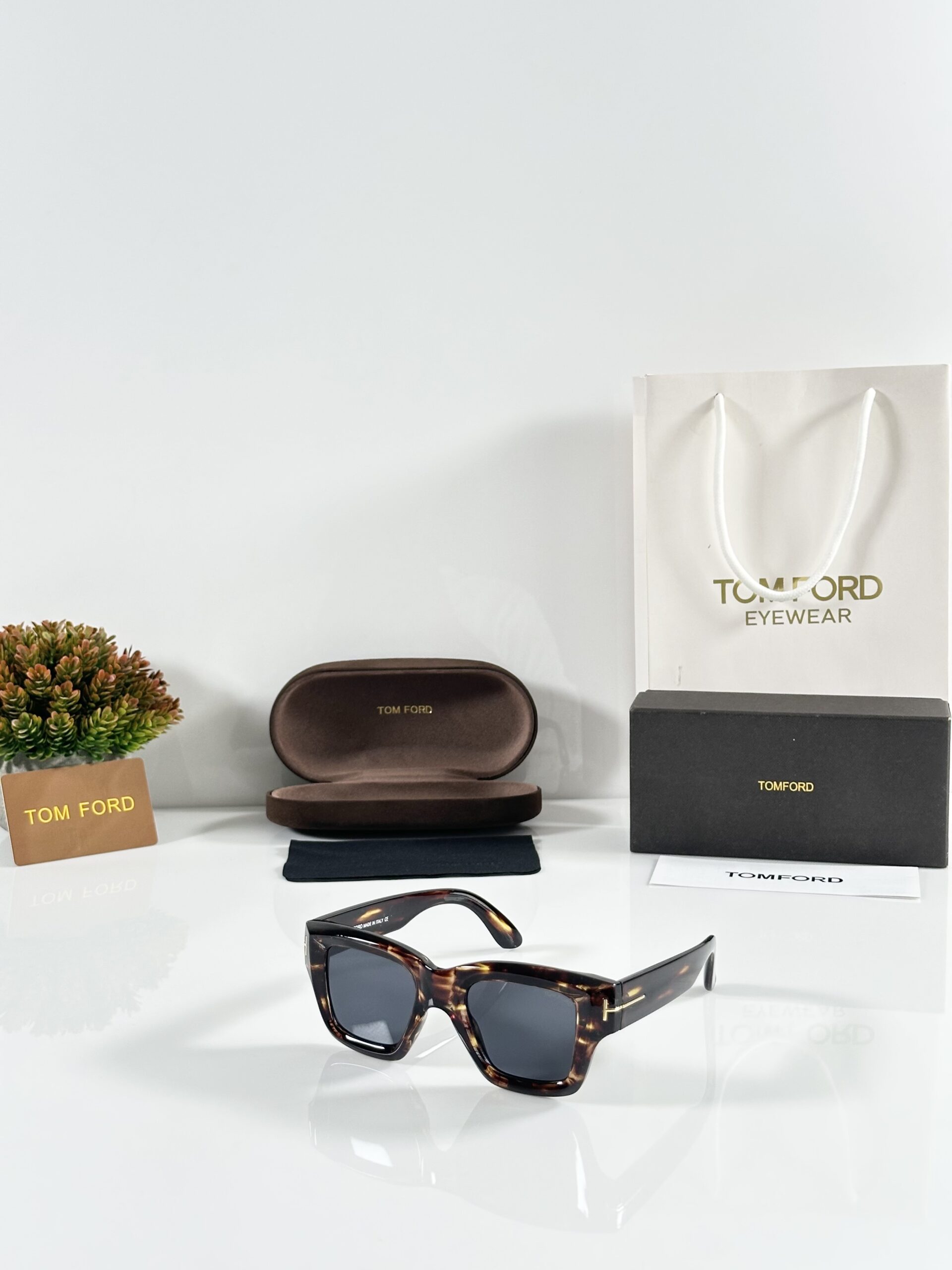 Tomford 184 Tiger Black
