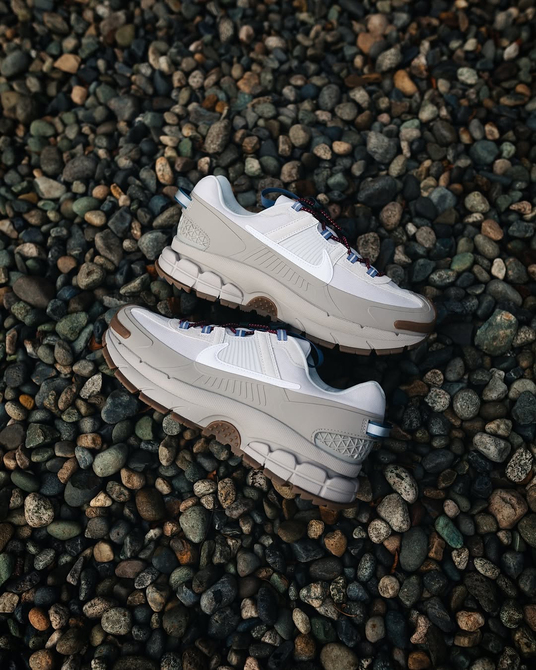 Nikkee Mens Zoom Vomero Roam Grey Vast White