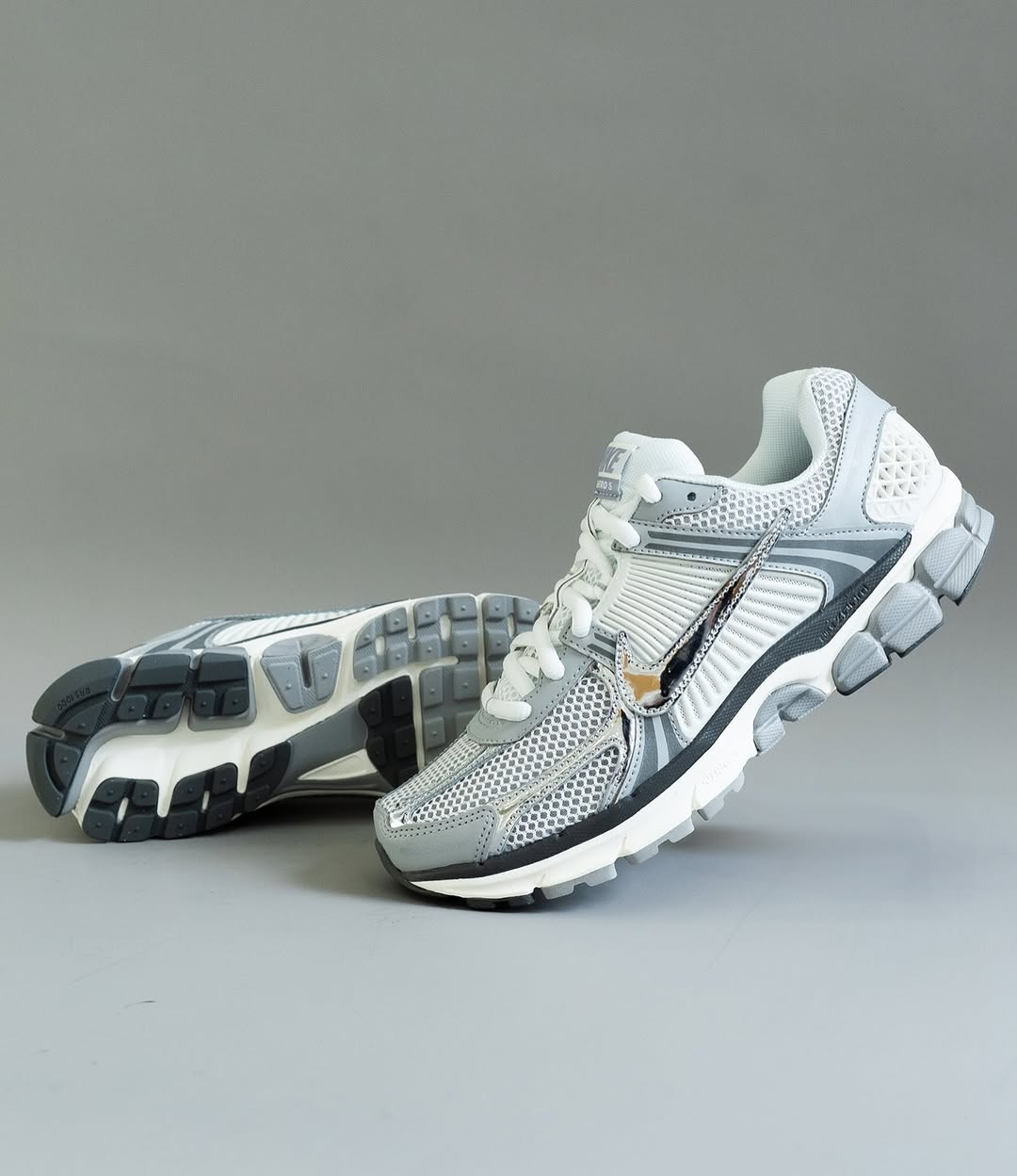 Nikkee Zoom Vomero 5 Photon dust Mens