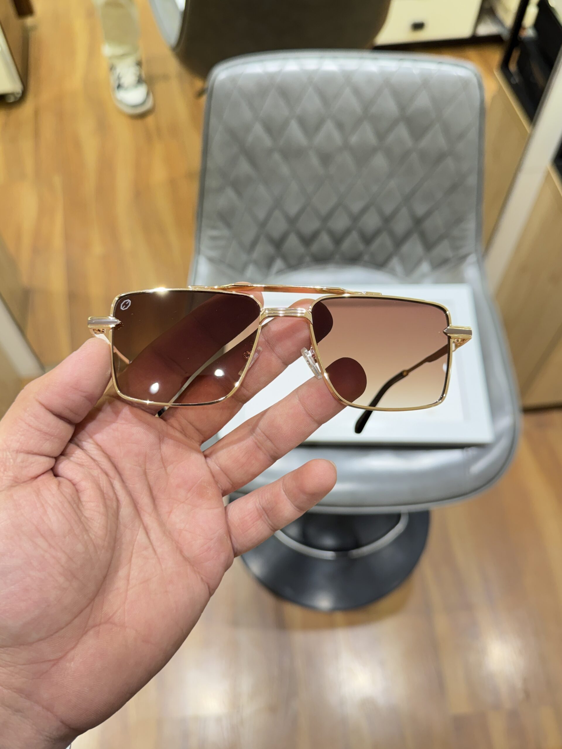 T HENRI 3844 gold brown