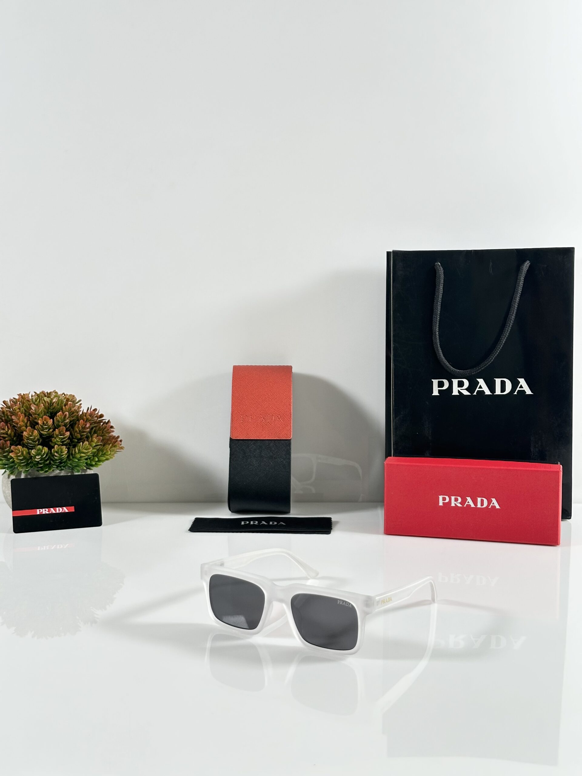 Prada_25_Ice_Black