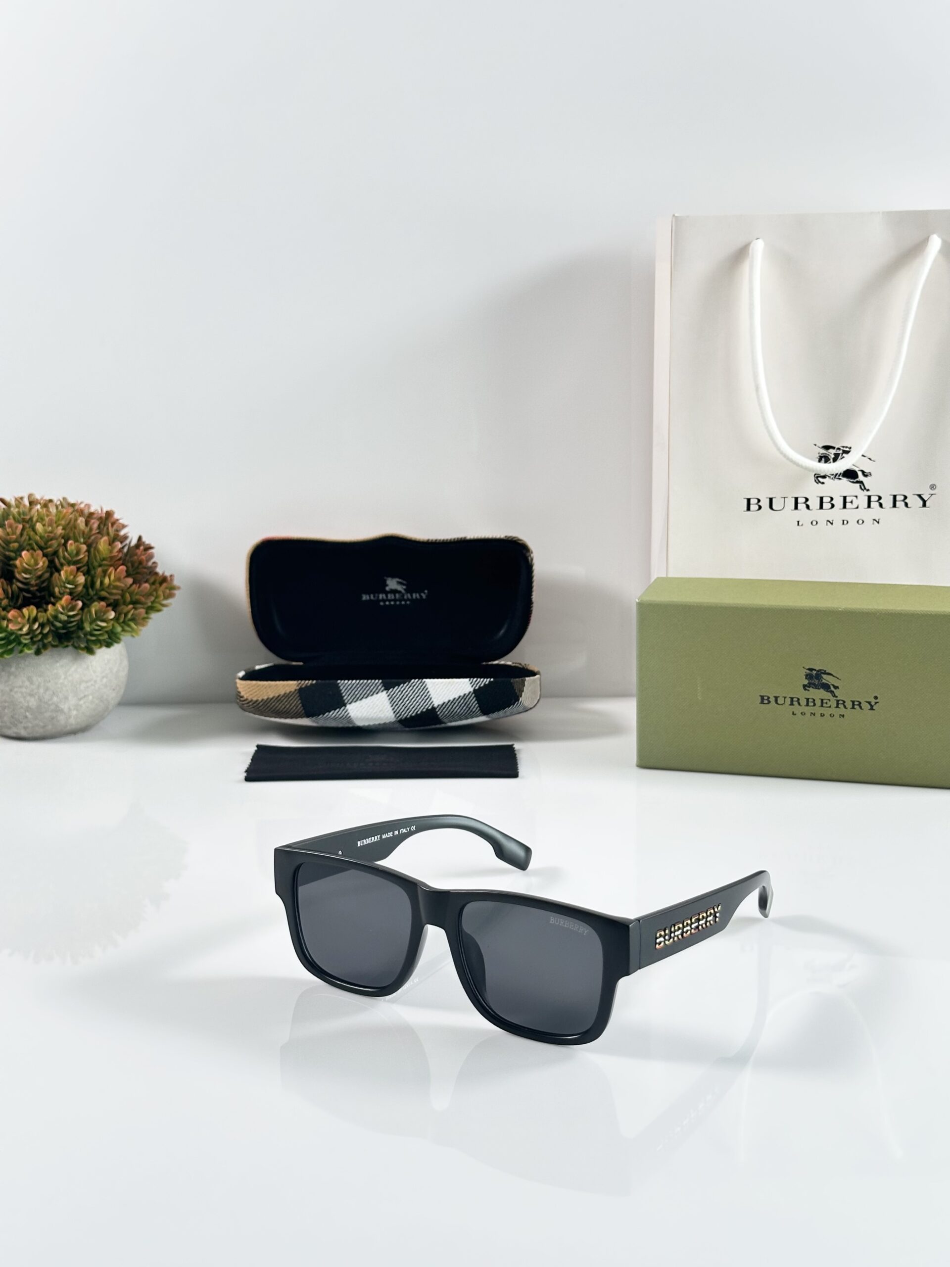 Burberry_4358_Black_Multi